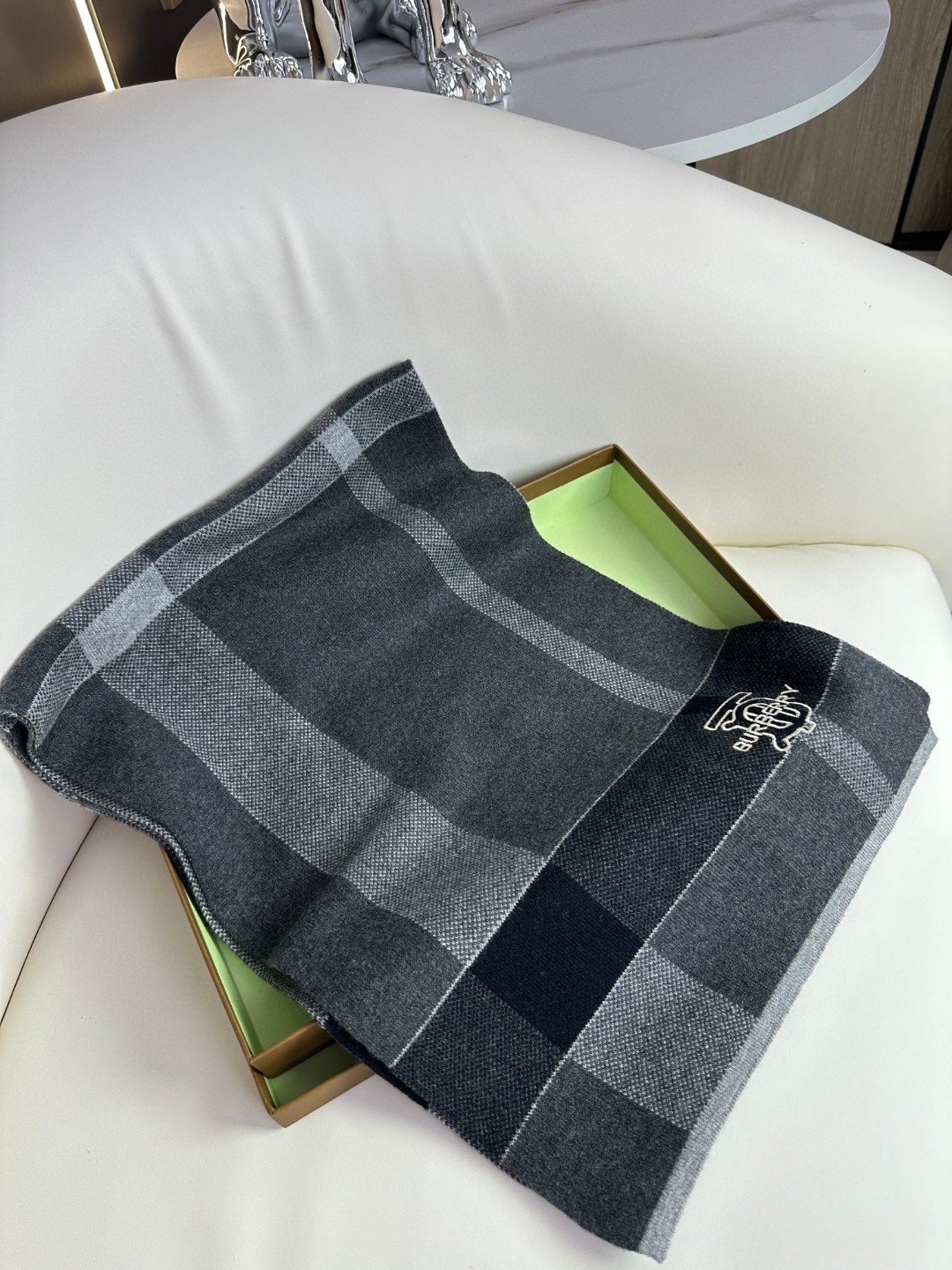 Burberry巴宝莉TB羊绒格纹男士围巾