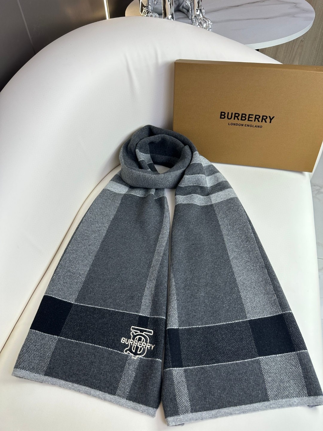 Burberry巴宝莉TB羊绒格纹男士围巾