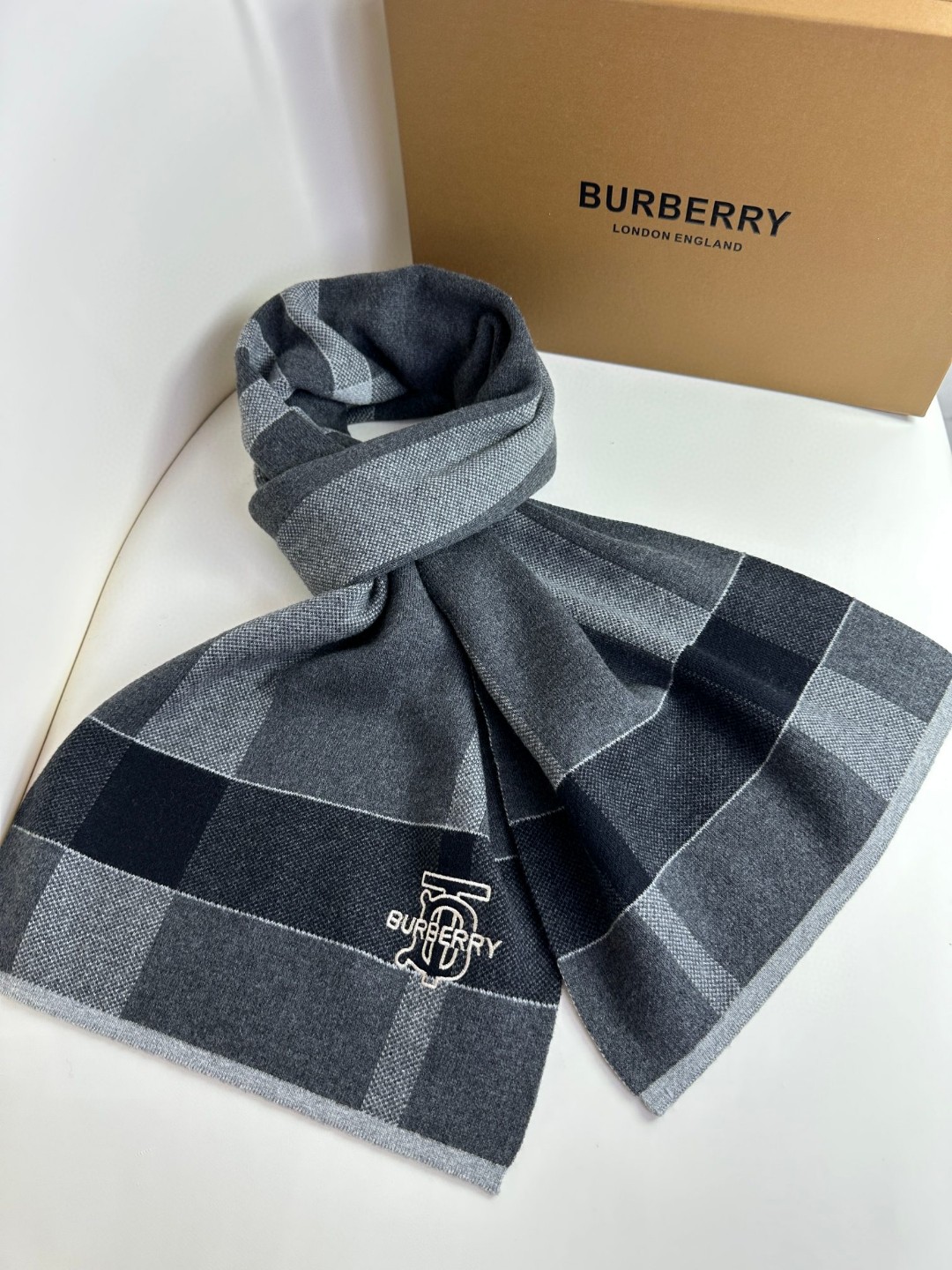 Burberry巴宝莉TB羊绒格纹男士围巾