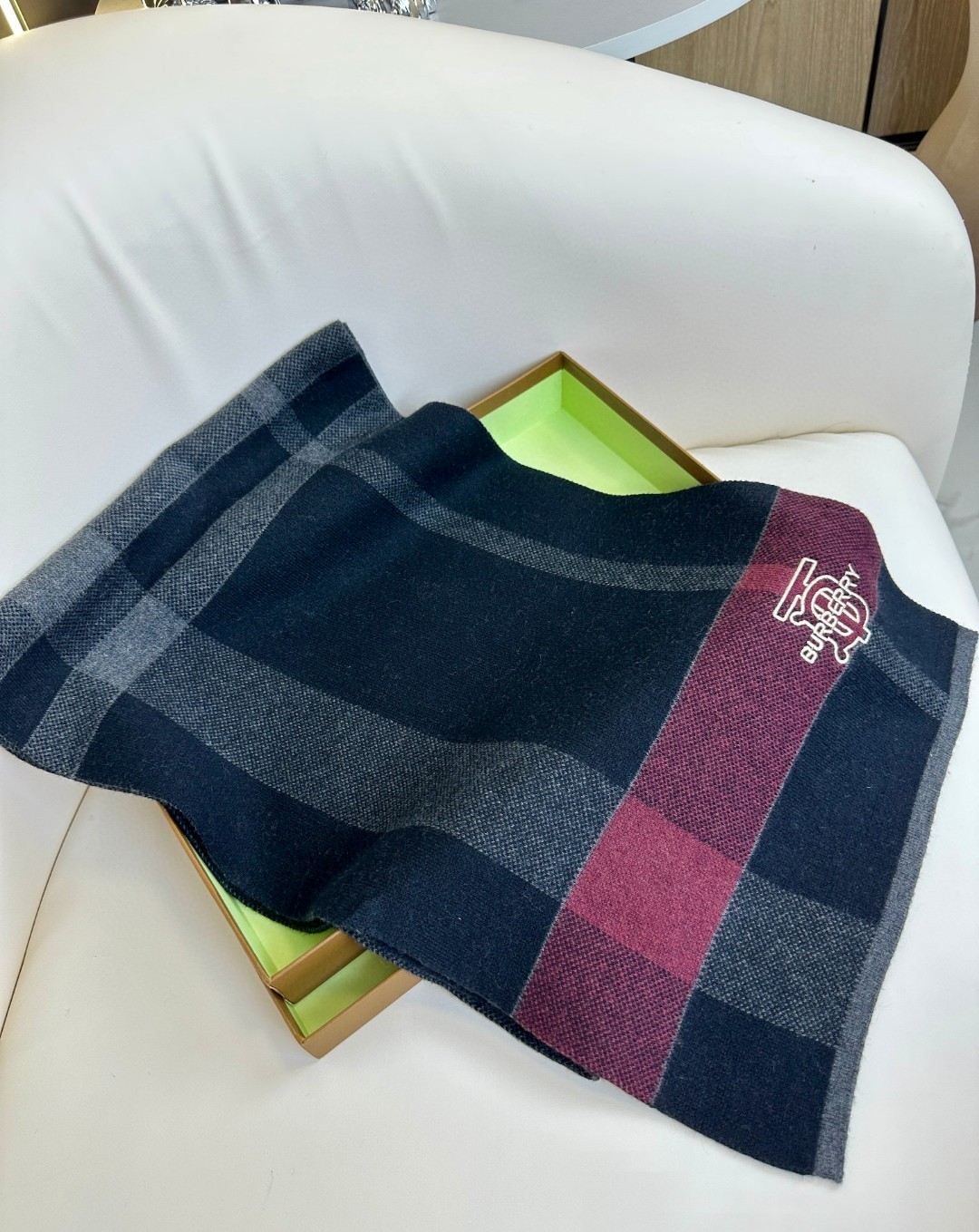 Burberry巴宝莉TB羊绒格纹男士围巾