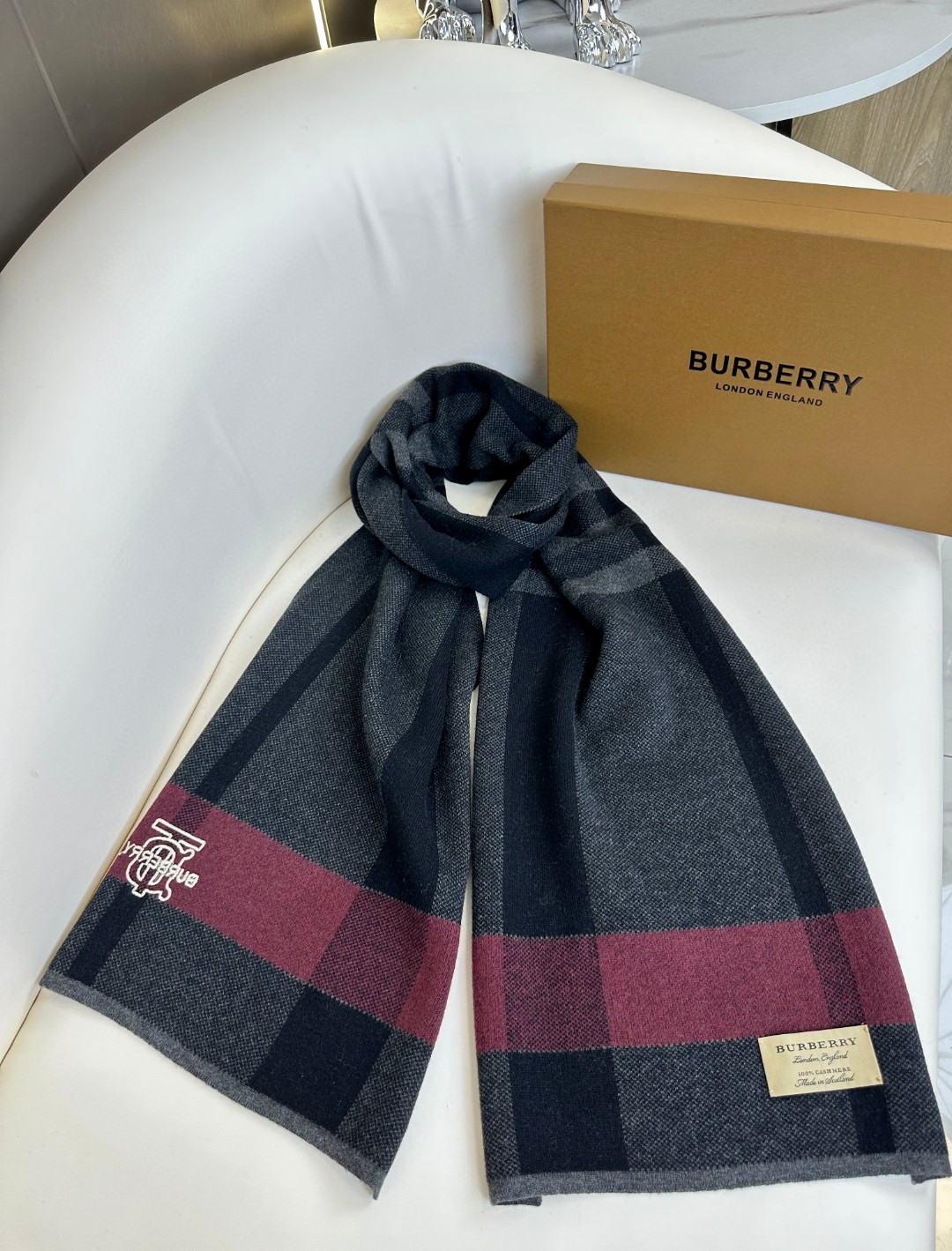 Burberry巴宝莉TB羊绒格纹男士围巾