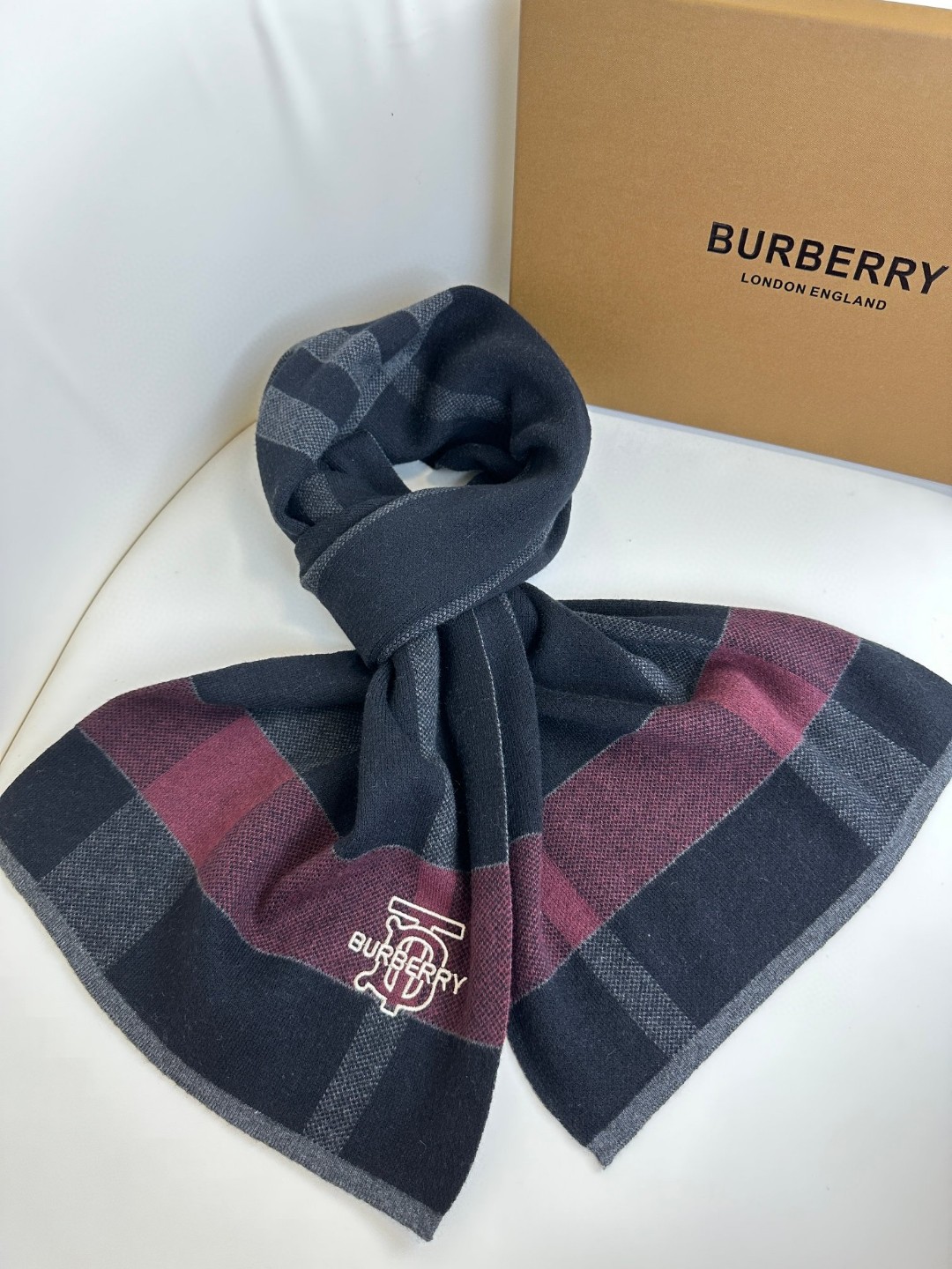 Burberry巴宝莉TB羊绒格纹男士围巾
