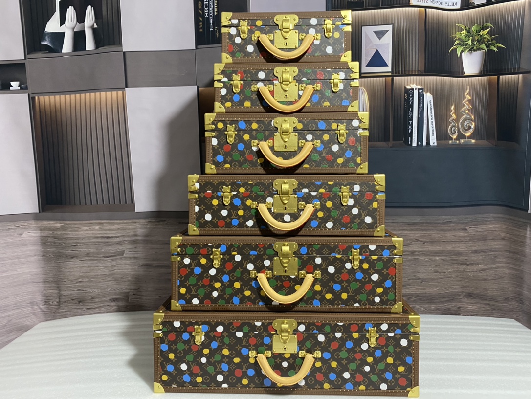 NO:270045,Tower box 40-45-50-60-70-80cm polka dot presbyterian with red interior,19860909塔箱40-45-50-60-70-80cm波点老花搭配红色内饰,,,luggage