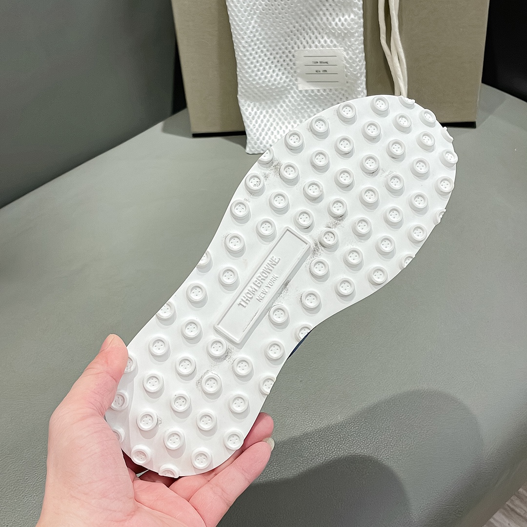 THOM BROWNE Transparent Rubber Sole Sneaker from Early Fall Series in Size 38-44 – P888 - 图片 5