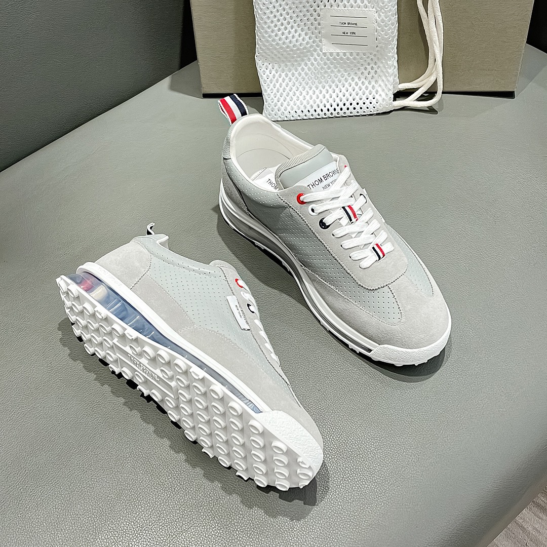 THOM BROWNE Light Ash Sneakers: Detailed Review from Early Autumn Series – Price, Size, and Design Features - 图片 2