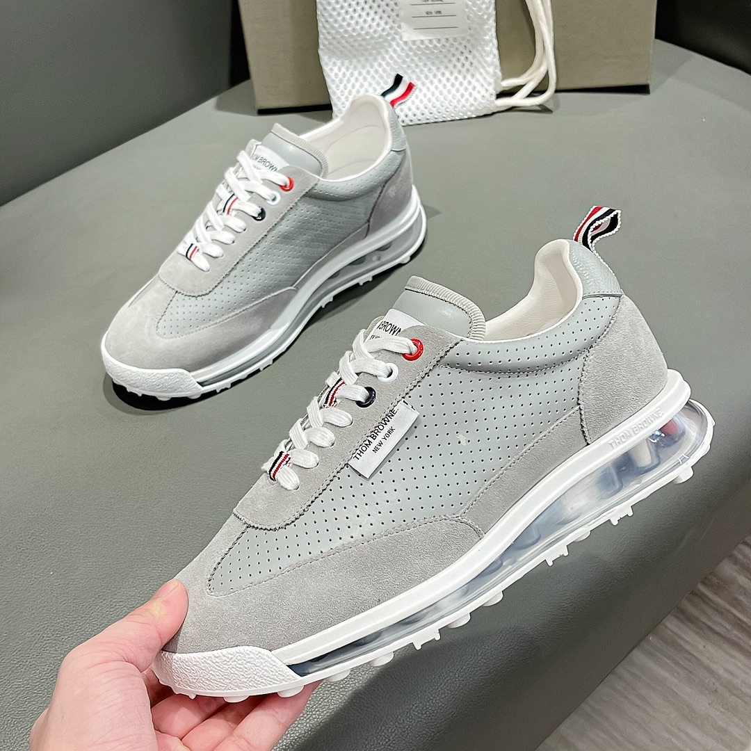 THOM BROWNE Light Ash Sneakers: Detailed Review from Early Autumn Series – Price, Size, and Design Features - 图片 6