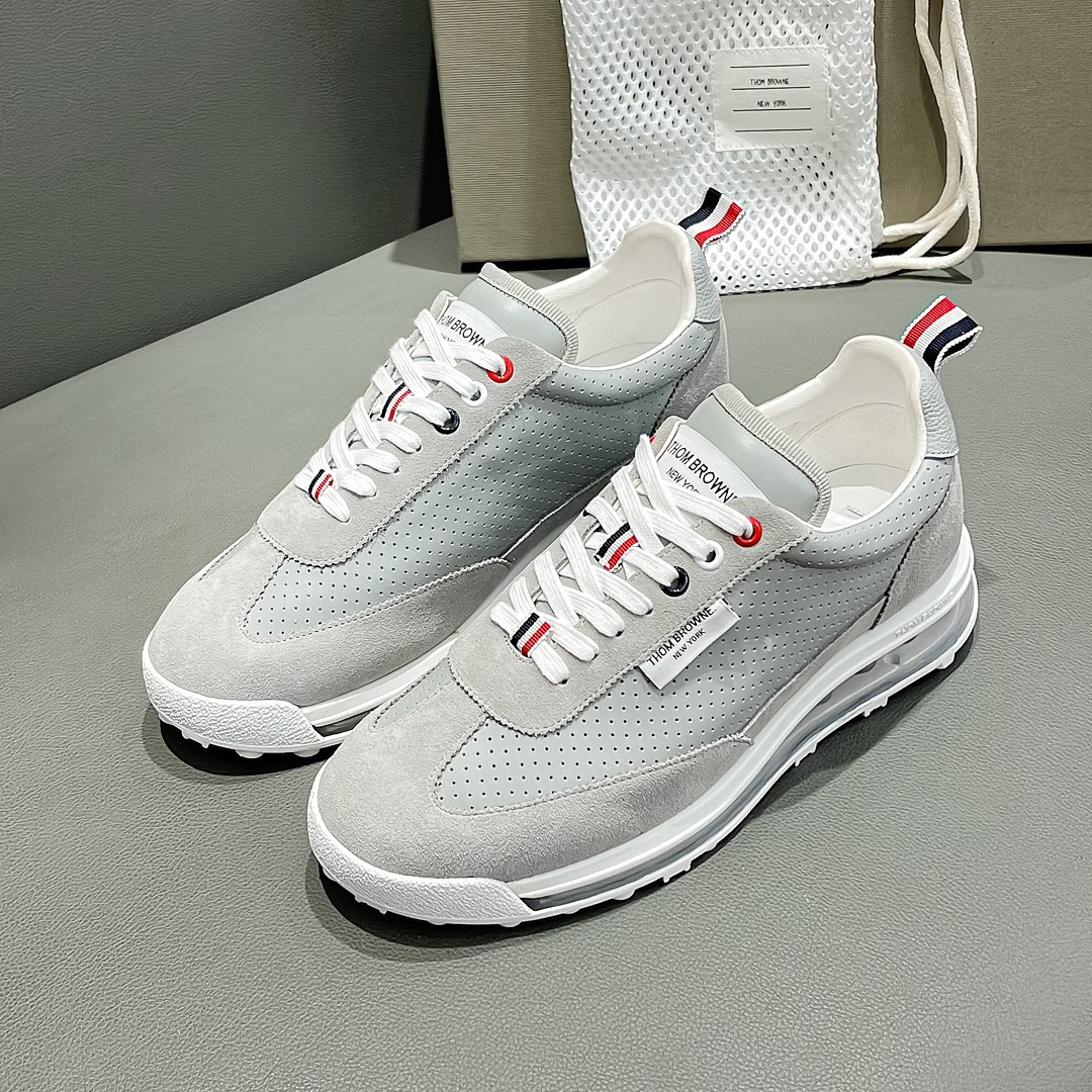 THOM BROWNE Light Ash Sneakers: Detailed Review from Early Autumn Series – Price, Size, and Design Features - 图片 3