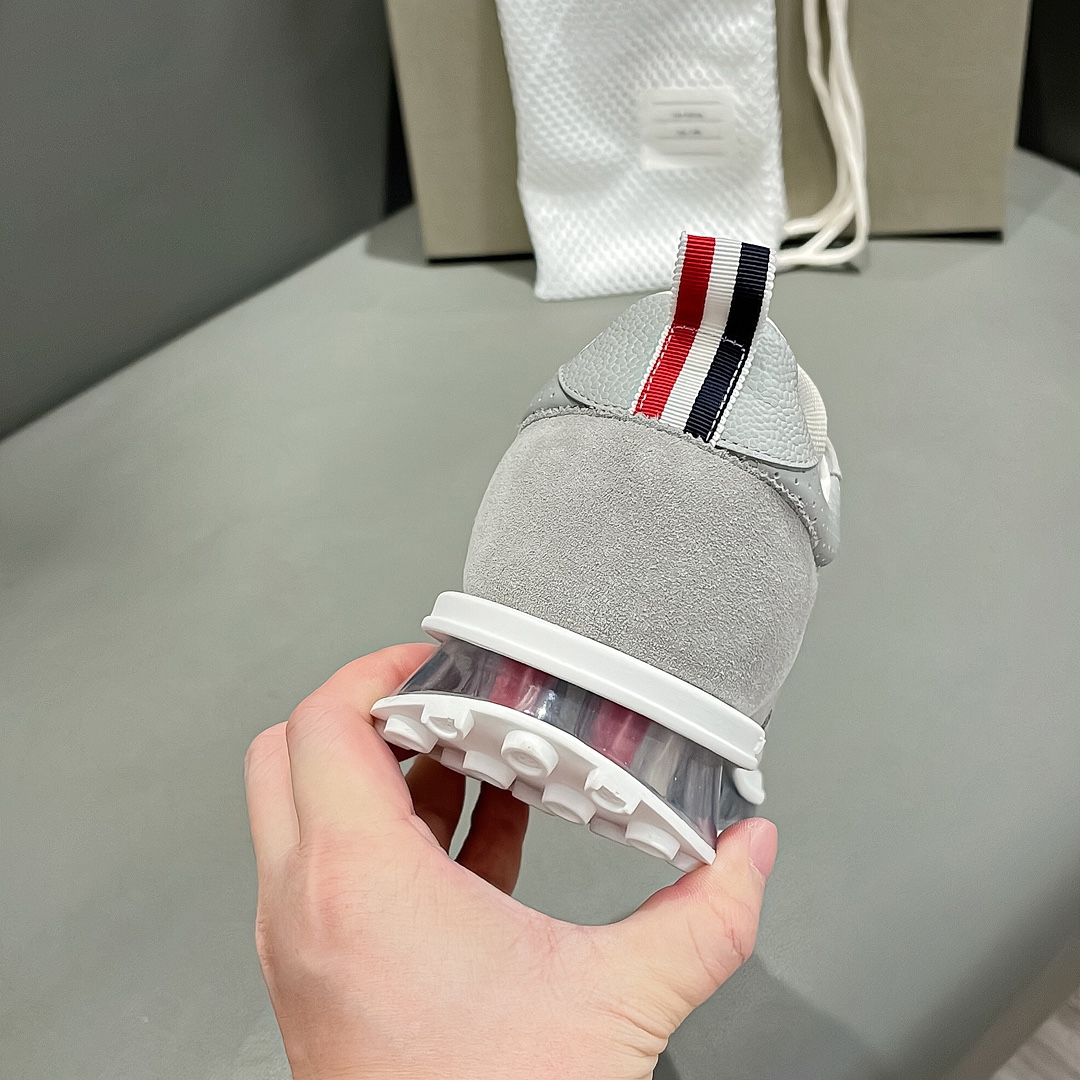THOM BROWNE Light Ash Sneakers: Detailed Review from Early Autumn Series – Price, Size, and Design Features - 图片 8