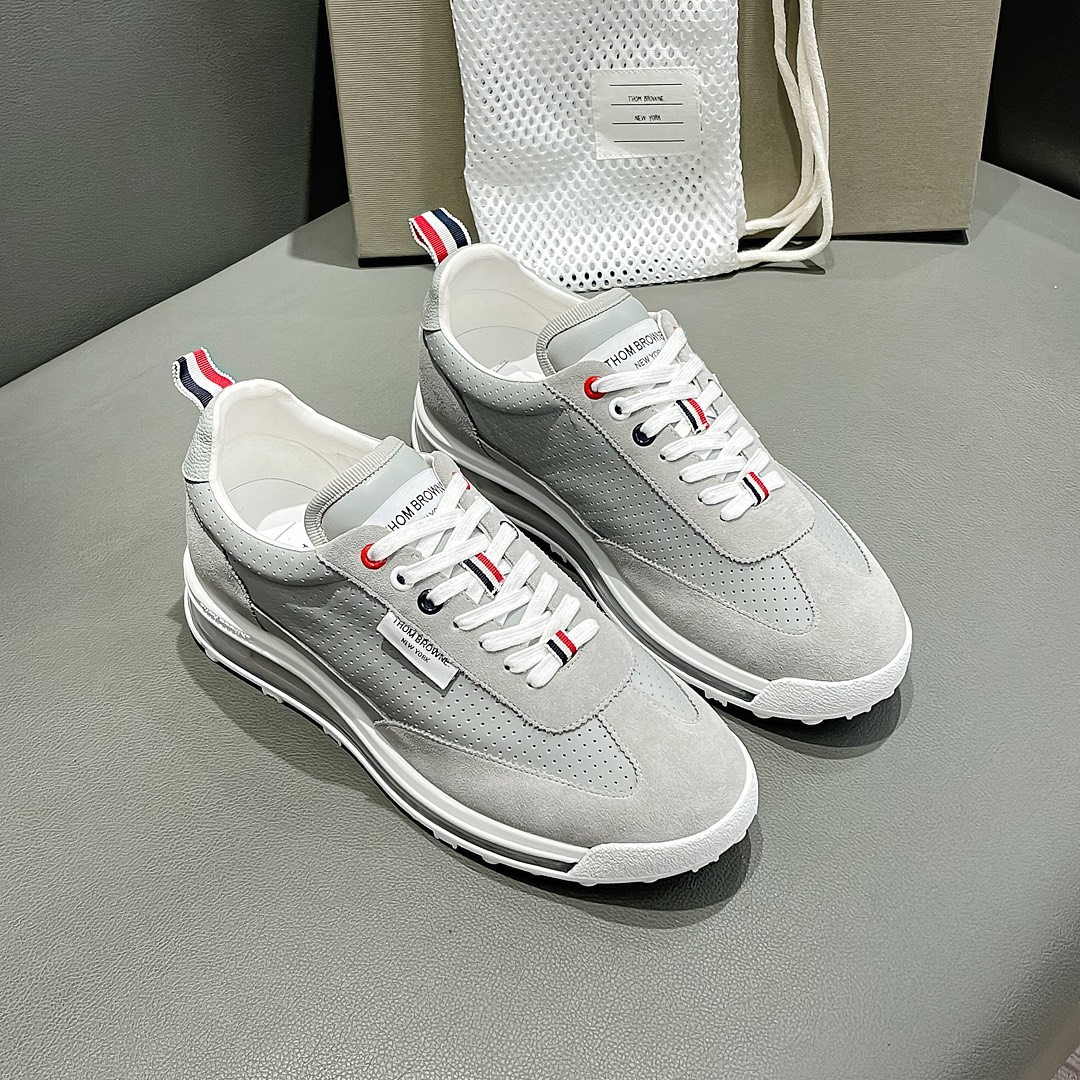 THOM BROWNE Light Ash Sneakers: Detailed Review from Early Autumn Series – Price, Size, and Design Features - 图片 1