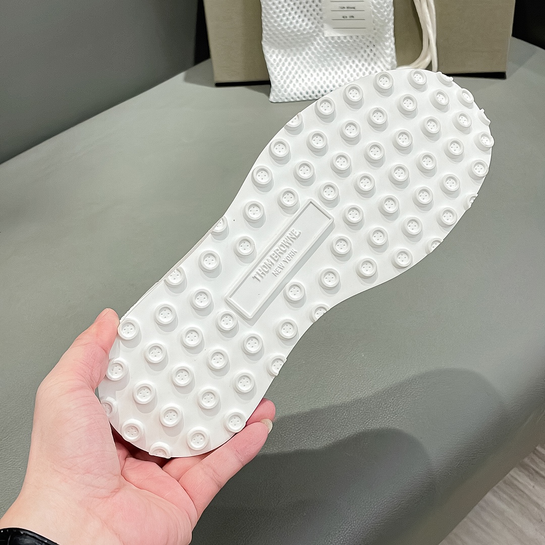 THOM BROWNE White Sneaker with Transparent Soles from Early Autumn Series – Price and Details - 图片 5