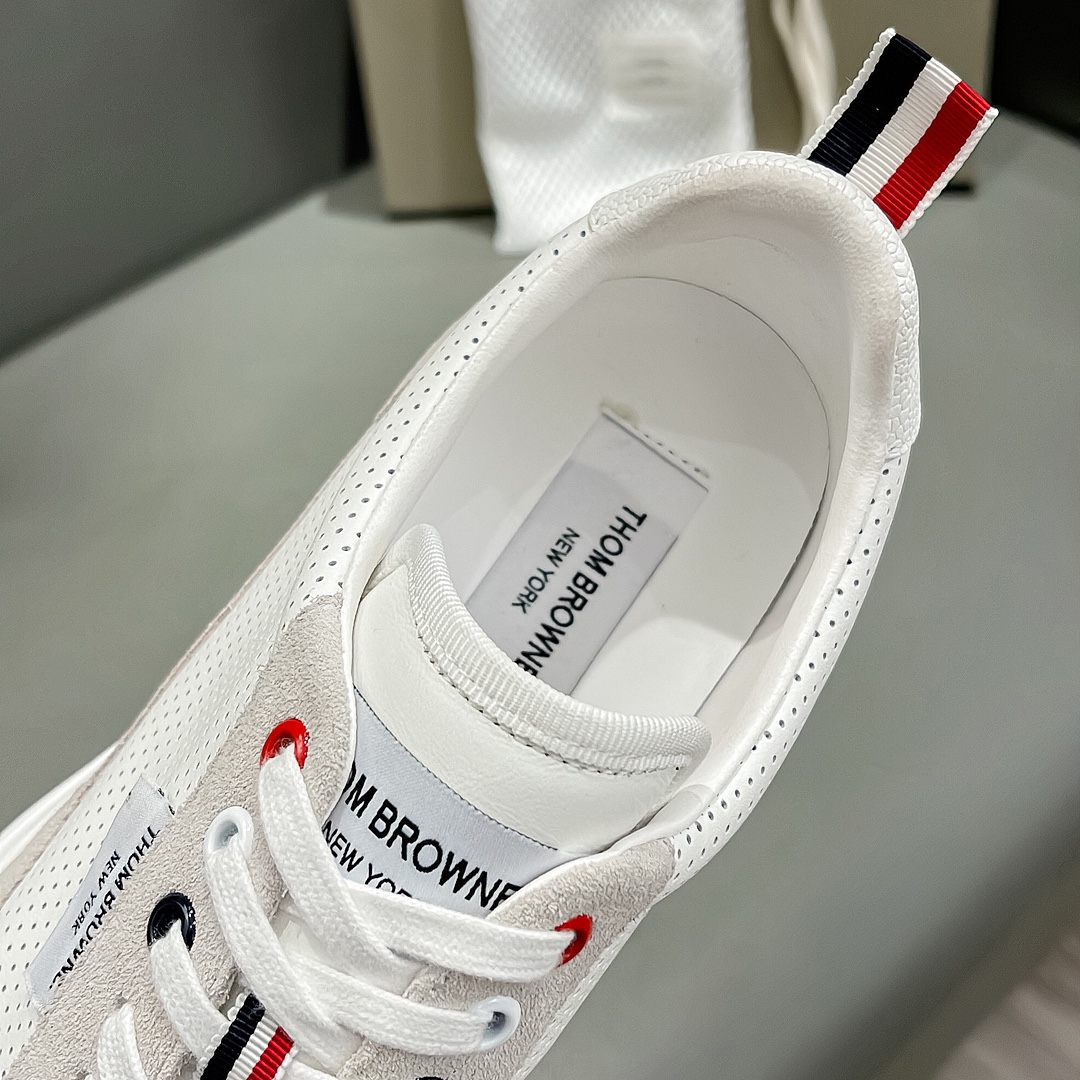 THOM BROWNE White Sneaker with Transparent Soles from Early Autumn Series – Price and Details - 图片 8