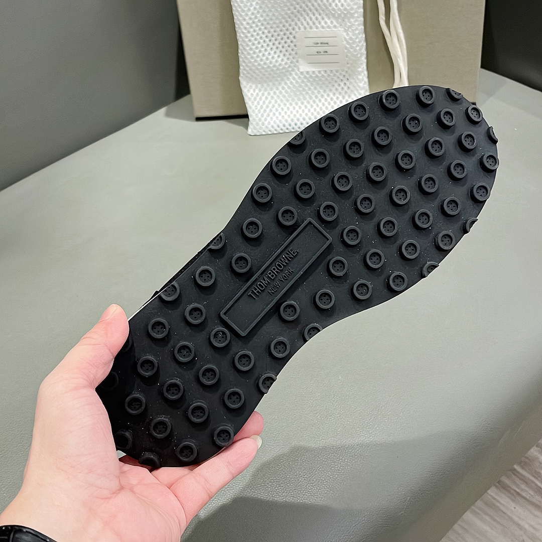 “THOM BROWNE Morning Shoes Black Calf-Skin Sneaker from Early Fall Series” - 图片 5