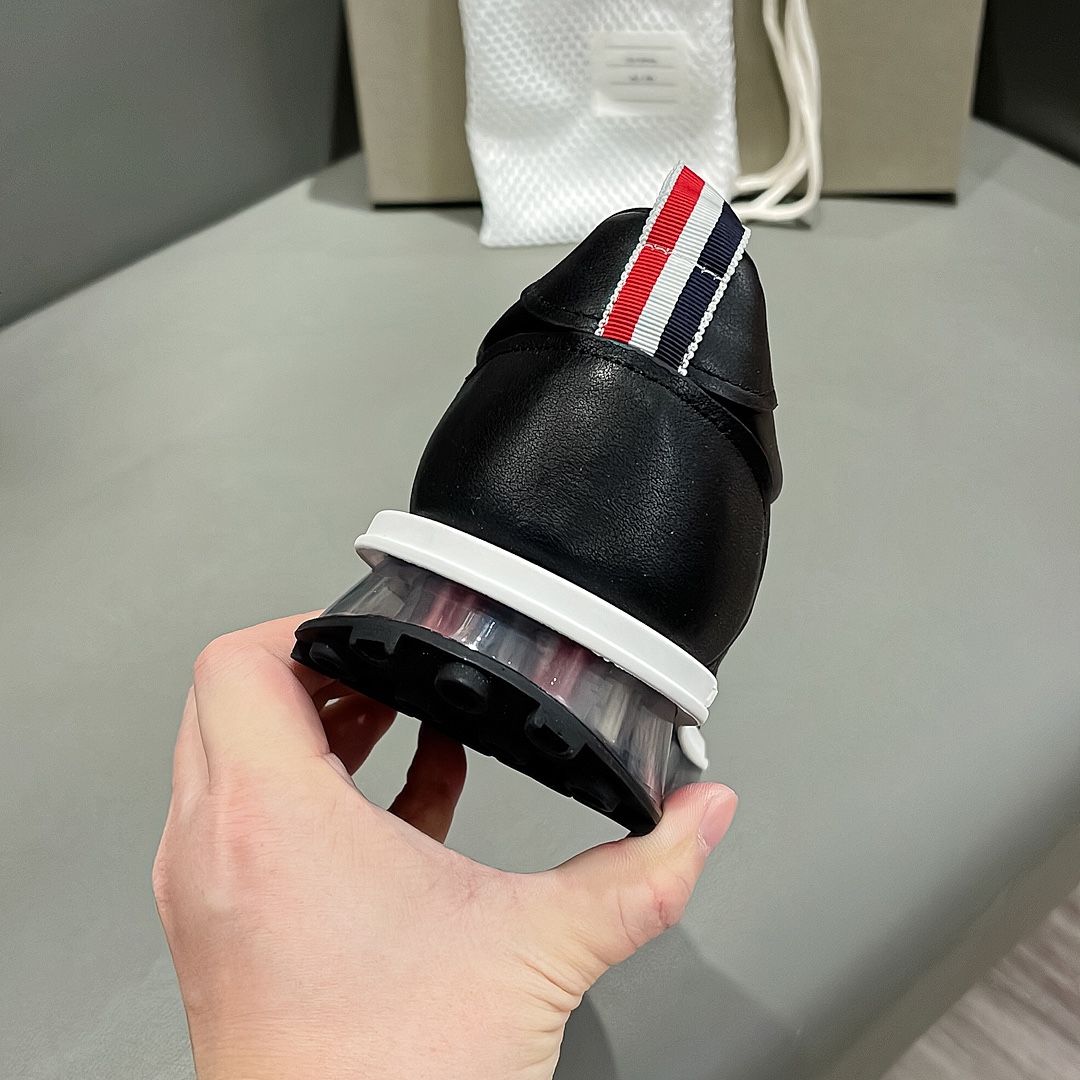 “THOM BROWNE Morning Shoes Black Calf-Skin Sneaker from Early Fall Series” - 图片 8