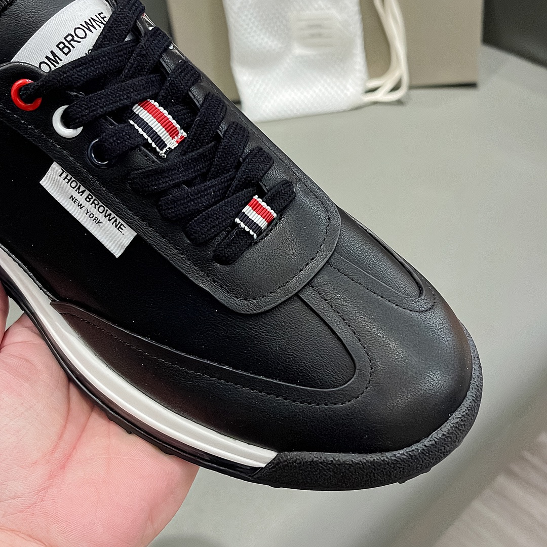 “THOM BROWNE Morning Shoes Black Calf-Skin Sneaker from Early Fall Series” - 图片 7