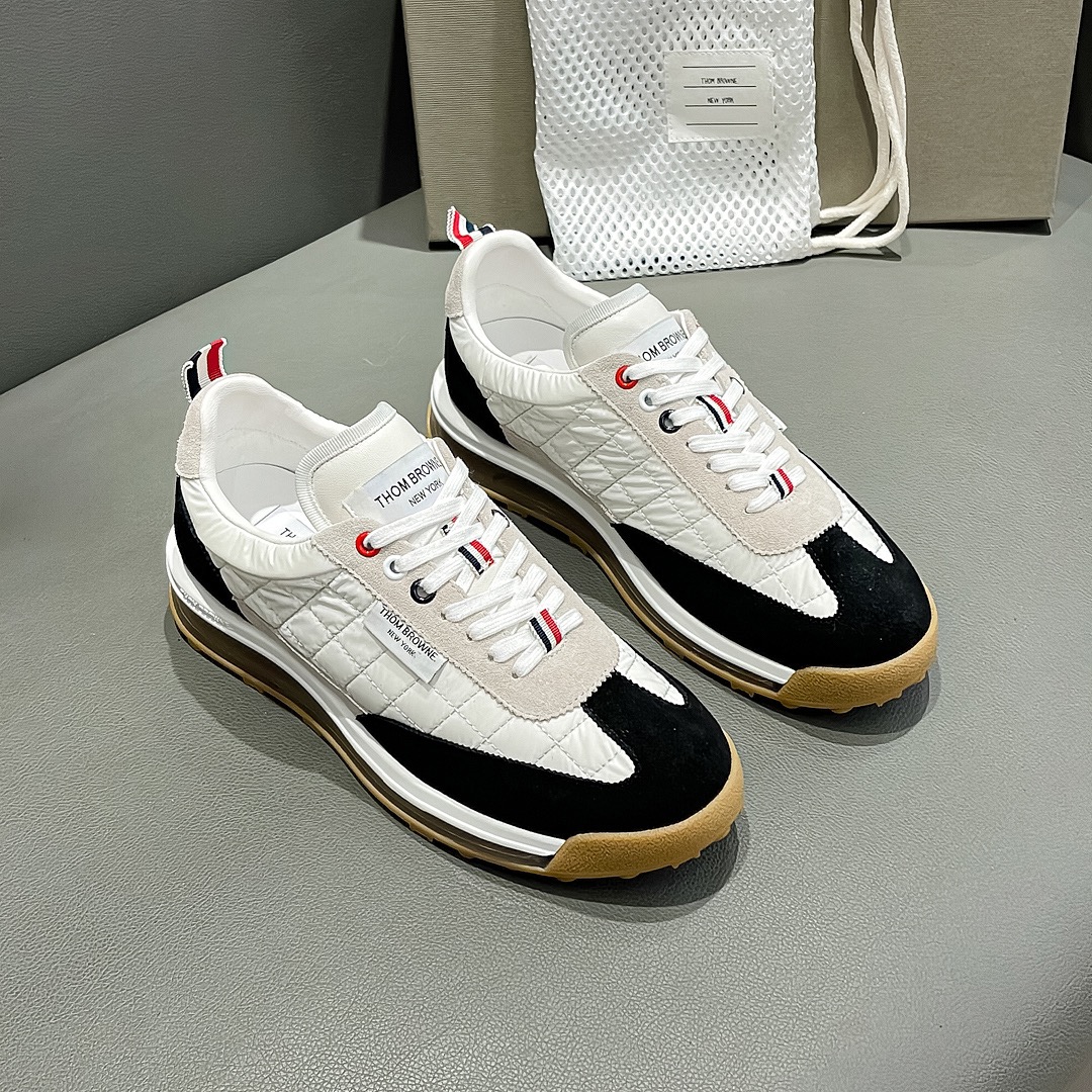 “THOM BROWNE Ash/Black Knitted Sneakers from Early Fall Series – Detailed Review and Pricing” - 图片 1