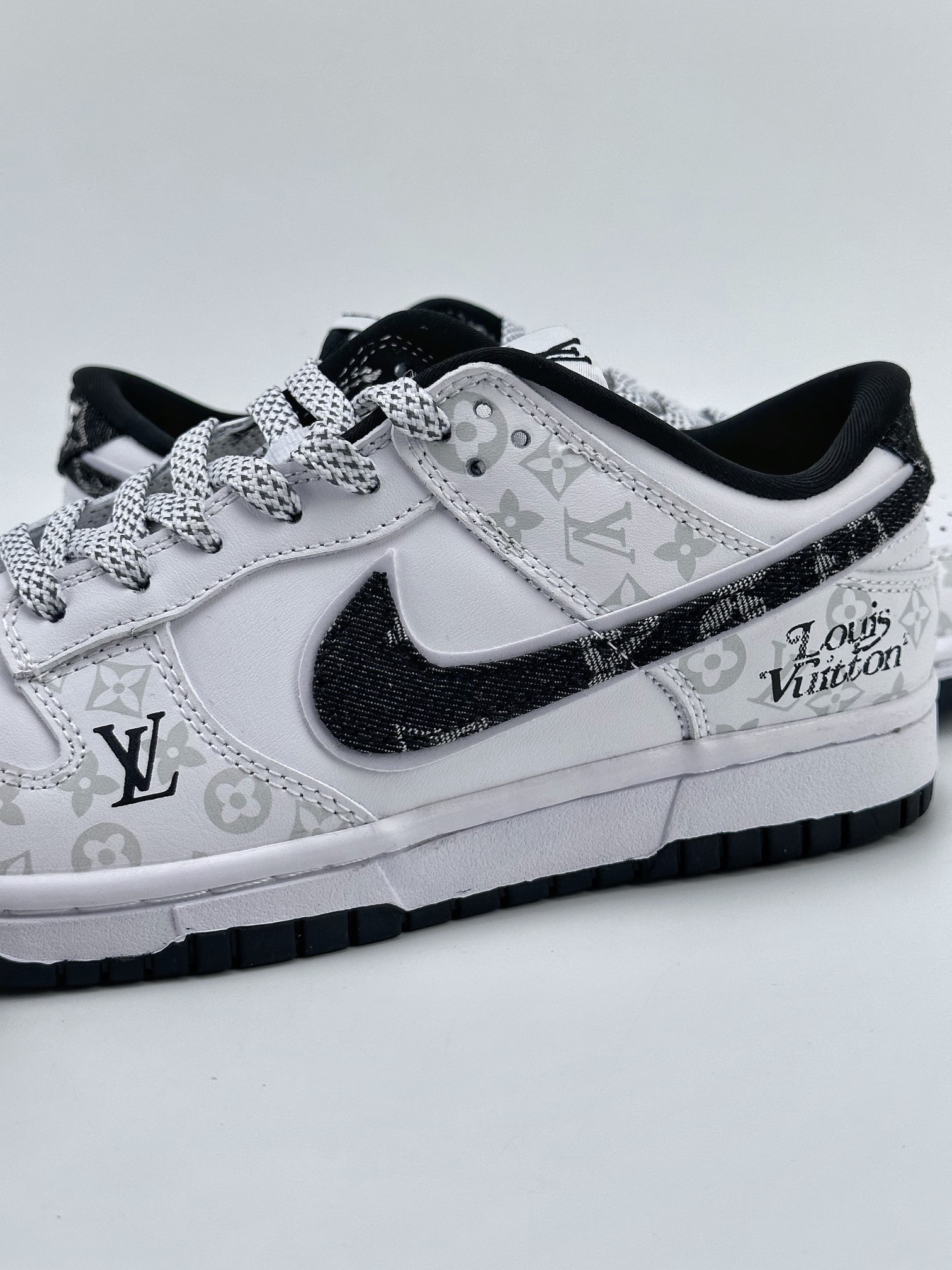 Nike SB Dunk Low x Louis Vuitton White and Black LV Print DD1391-136