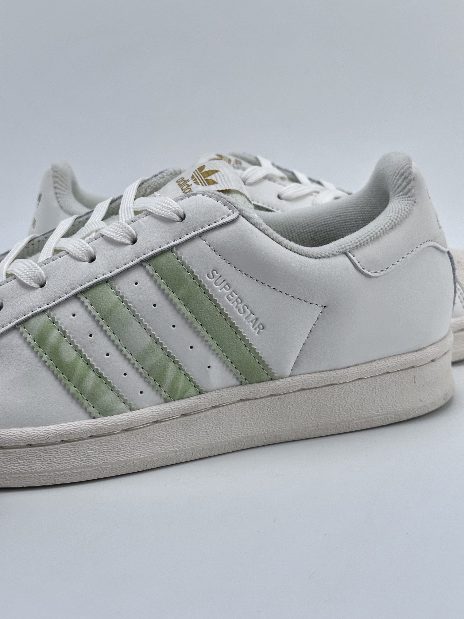 AD Originals Superstar Vegan W Shell Toe Beige Green HQ6668