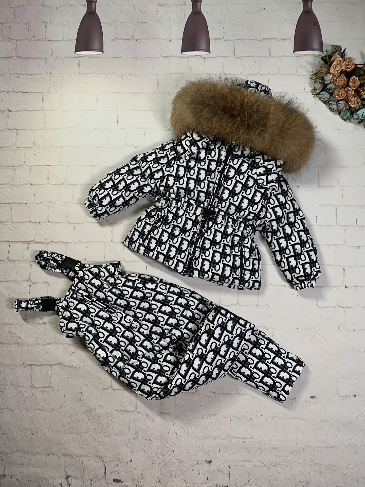 NO:578784,Ready-stock children's down jacket suit, natural large fur, size 0-2-4-6-8-10-12, suitable for height 85-95----135-145, multi-color options!  ,clothes,down jacket,19860909现货儿童羽绒服套装,天然大毛皮,尺寸0-2-4-6-8-10-12 适合身高85-95----135-145 多色选择！,衣服,down jacket,,Children's