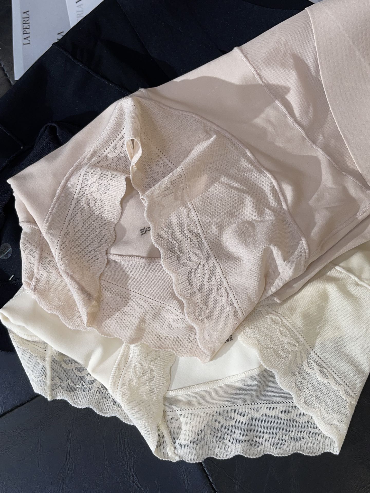 LAPERLA新款X型交叉高腰收腹女士内裤，老客户都知道这个牌子咱们每年都会出几款哈，她家内裤真的好穿！