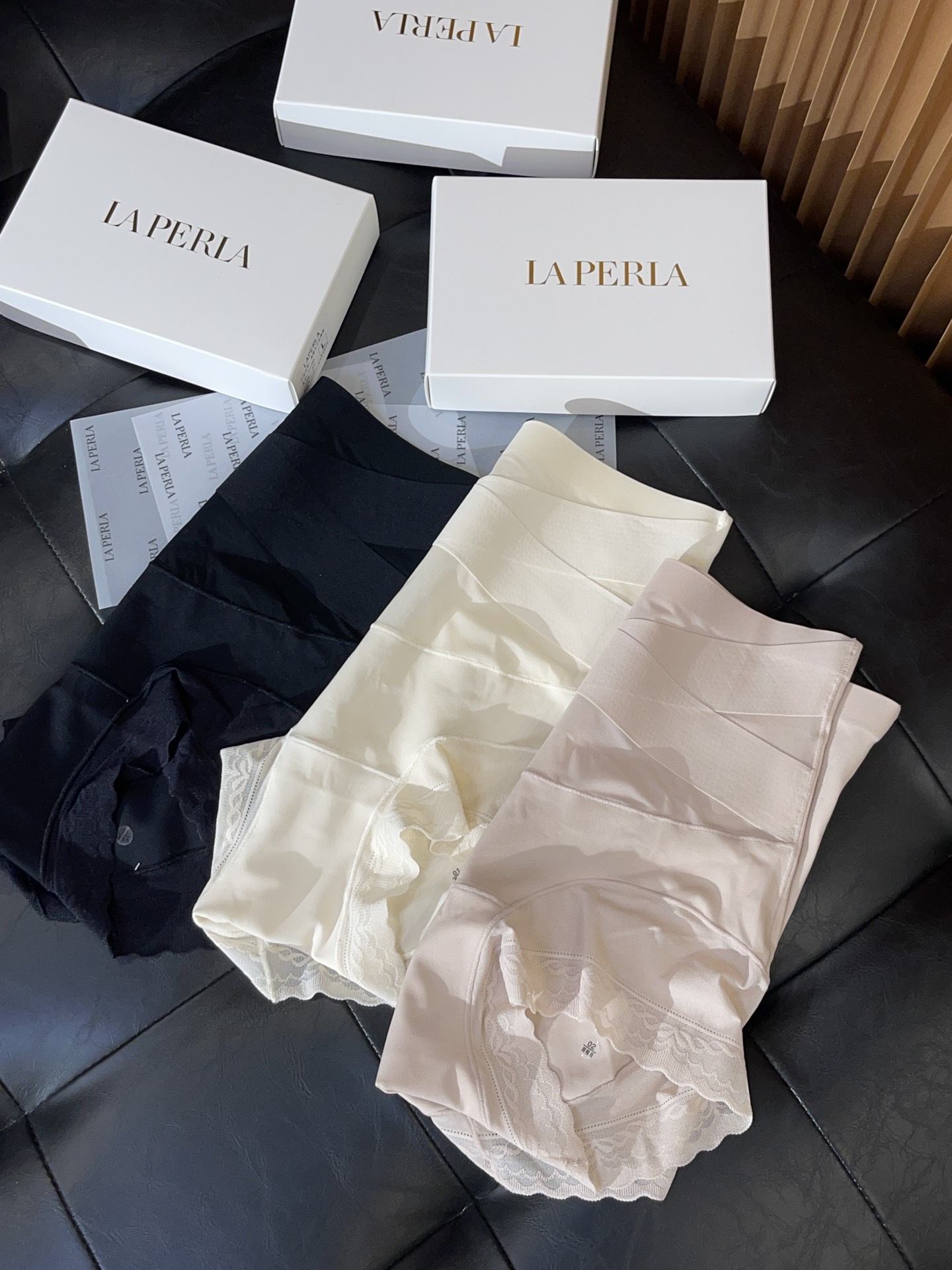 LAPERLA新款X型交叉高腰收腹女士内裤，老客户都知道这个牌子咱们每年都会出几款哈，她家内裤真的好穿！