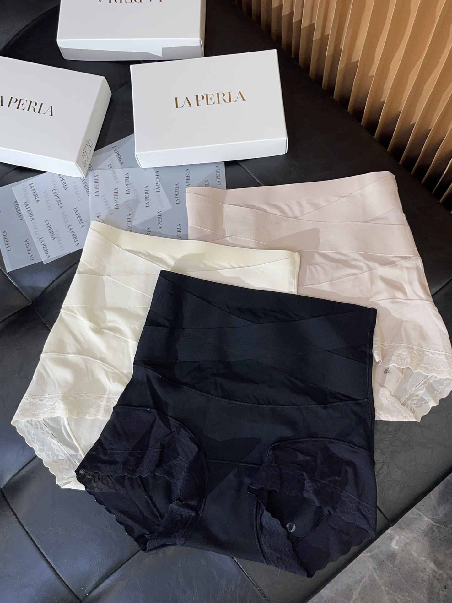 LAPERLA新款X型交叉高腰收腹女士内裤，老客户都知道这个牌子咱们每年都会出几款哈，她家内裤真的好穿！
