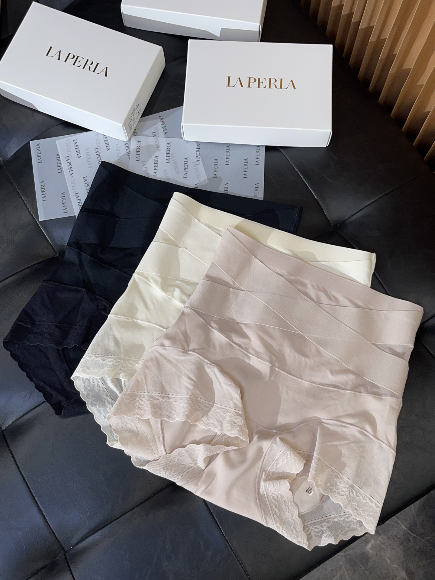 LAPERLA新款X型交叉高腰收腹女士内裤，老客户都知道这个牌子咱们每年都会出几款哈，她家内裤真的好穿！