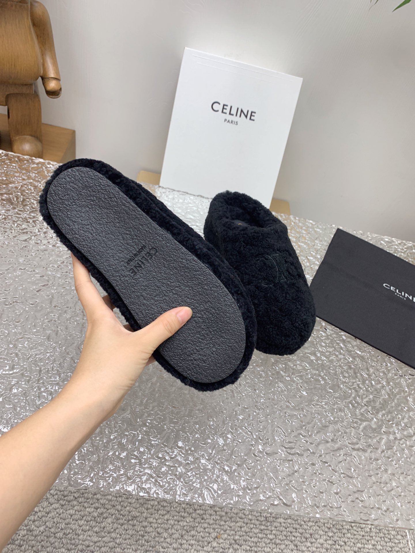 CELINE/塞琳23s秋冬新品一脚蹬羊毛半拖拖鞋这一季的赛琳又让我重新爱了它一次！这季节美鞋太多这款毛