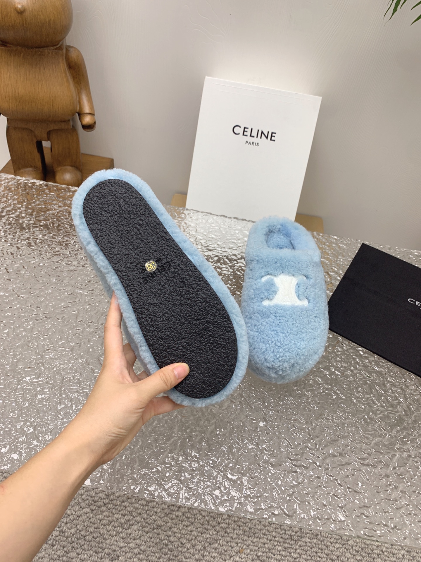 CELINE/塞琳23s秋冬新品一脚蹬羊毛半拖拖鞋这一季的赛琳又让我重新爱了它一次！这季节美鞋太多这款毛