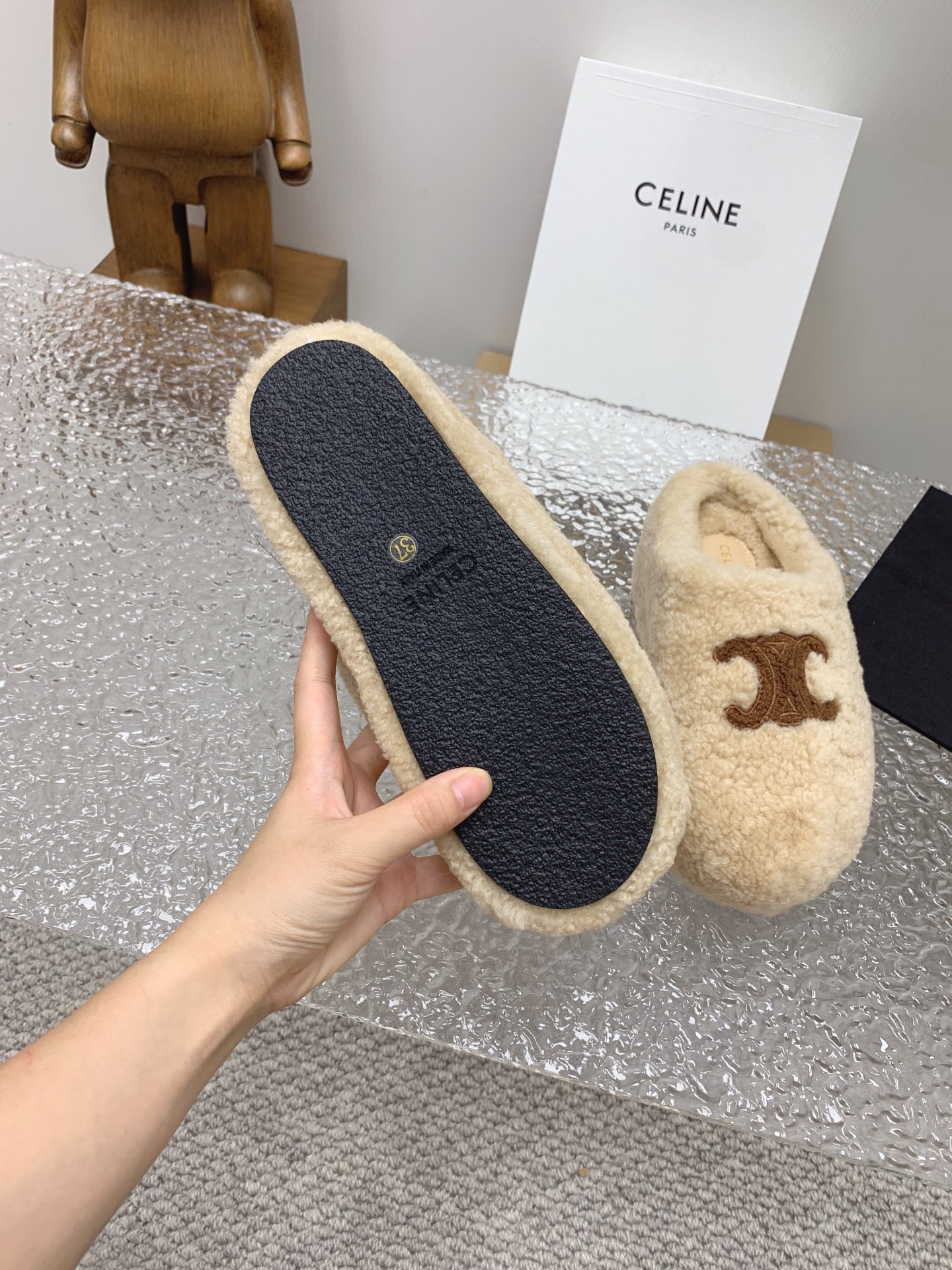 CELINE/塞琳23s秋冬新品一脚蹬羊毛半拖拖鞋这一季的赛琳又让我重新爱了它一次！这季节美鞋太多这款毛