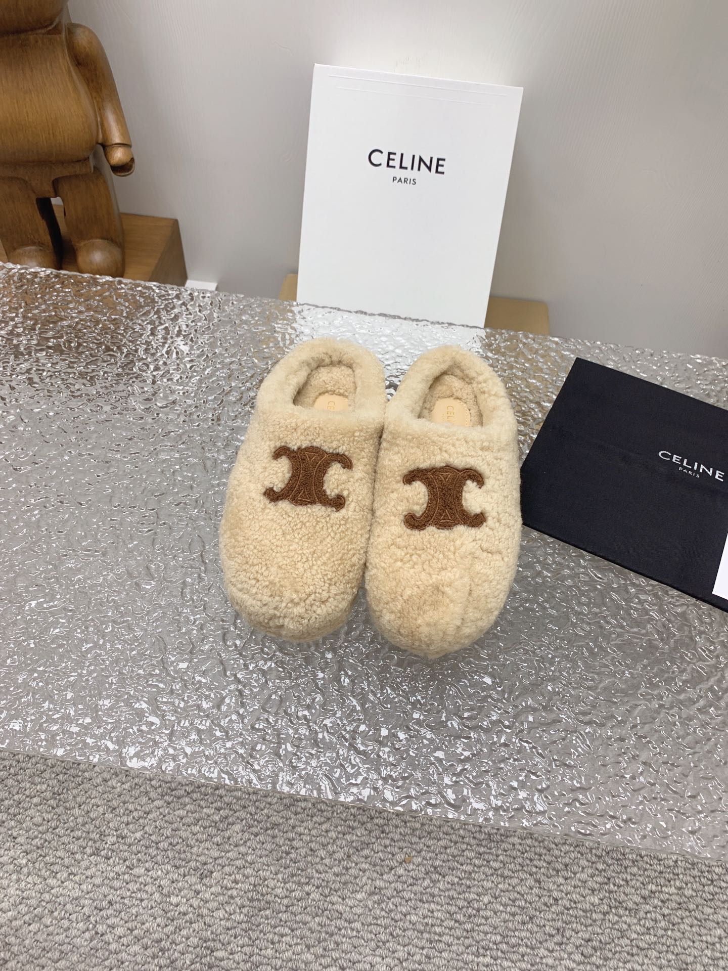 CELINE/塞琳23s秋冬新品一脚蹬羊毛半拖拖鞋这一季的赛琳又让我重新爱了它一次！这季节美鞋太多这款毛