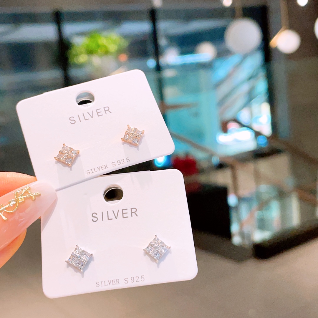 柔らかファインシルバーイヤリングゴールド 職場