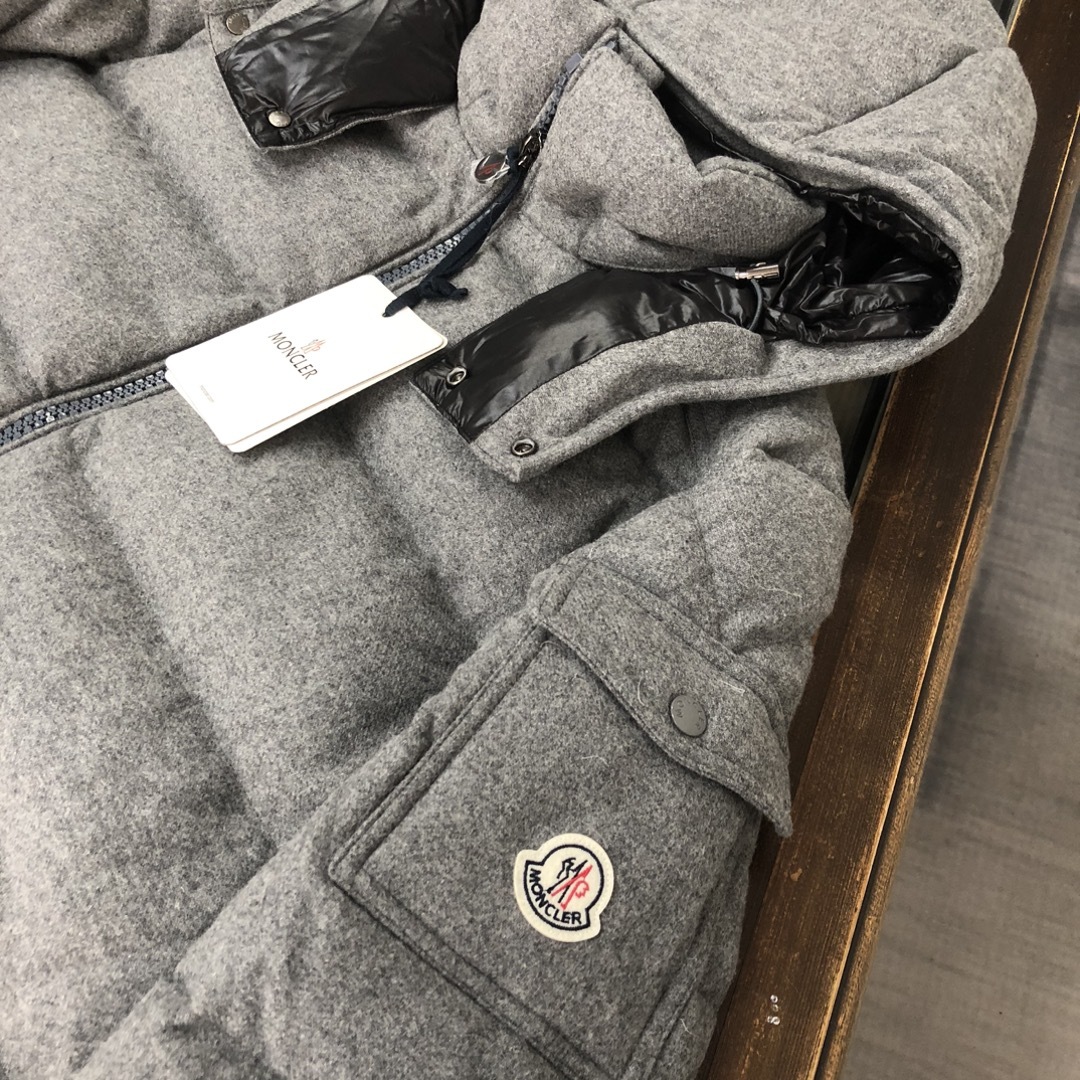 MONCLER 蒙口 最新经典玛雅款灰色🔥采用羊毛面料,全新订制五金辅料,90白鸭绒填充,男女同款,今年