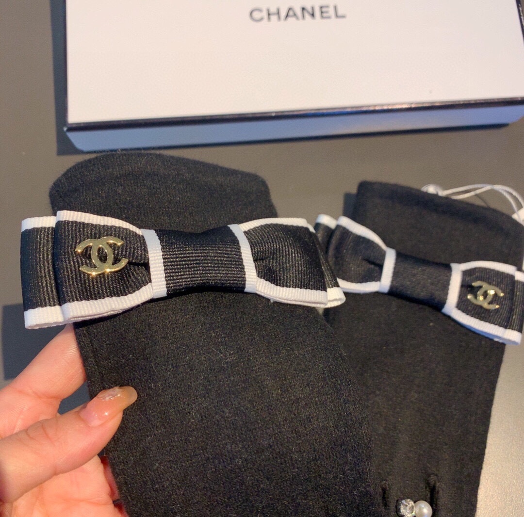 新款Chanel香奈儿专柜新品羊毛手套时尚手套秋冬保暖加绒内里大蝴蝶结上手超舒适柔软百搭！均码