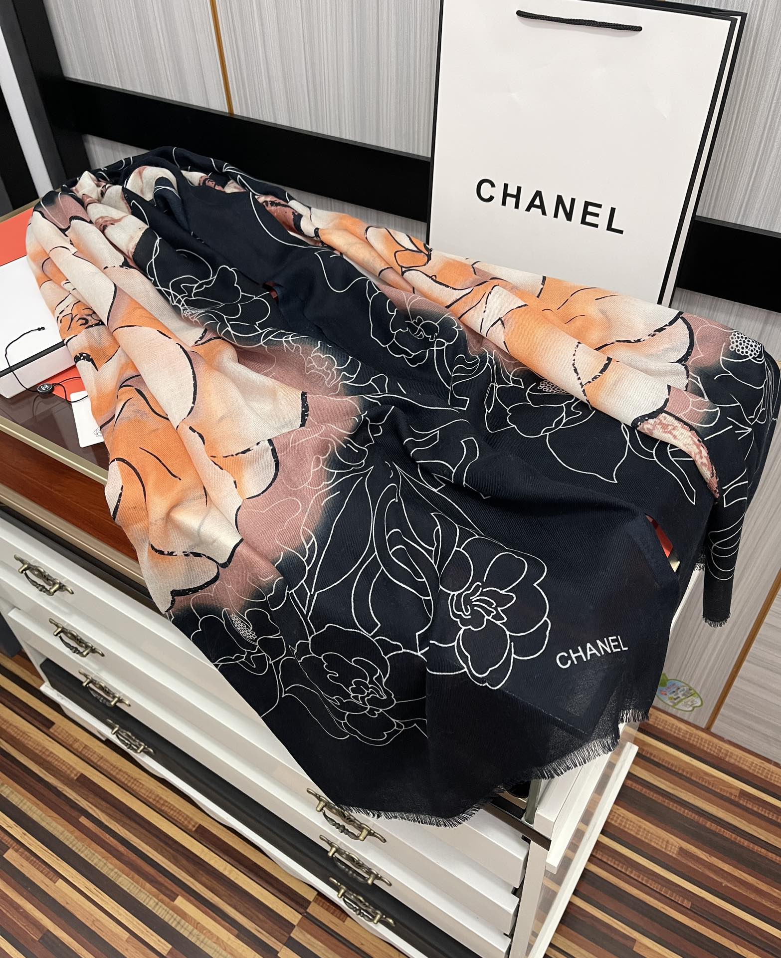 CHANEL香奈儿双面戒指绒长巾