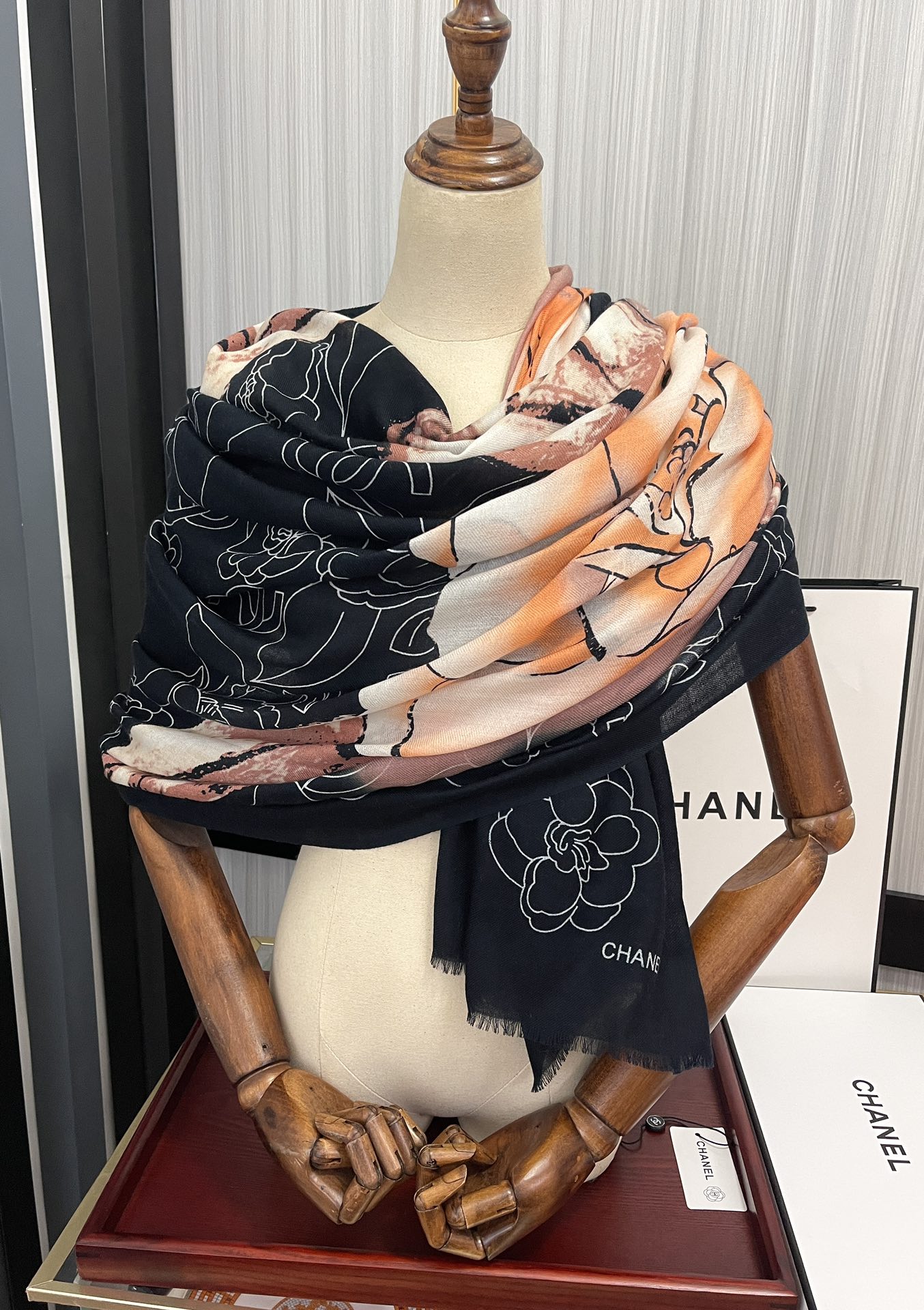 CHANEL香奈儿双面戒指绒长巾