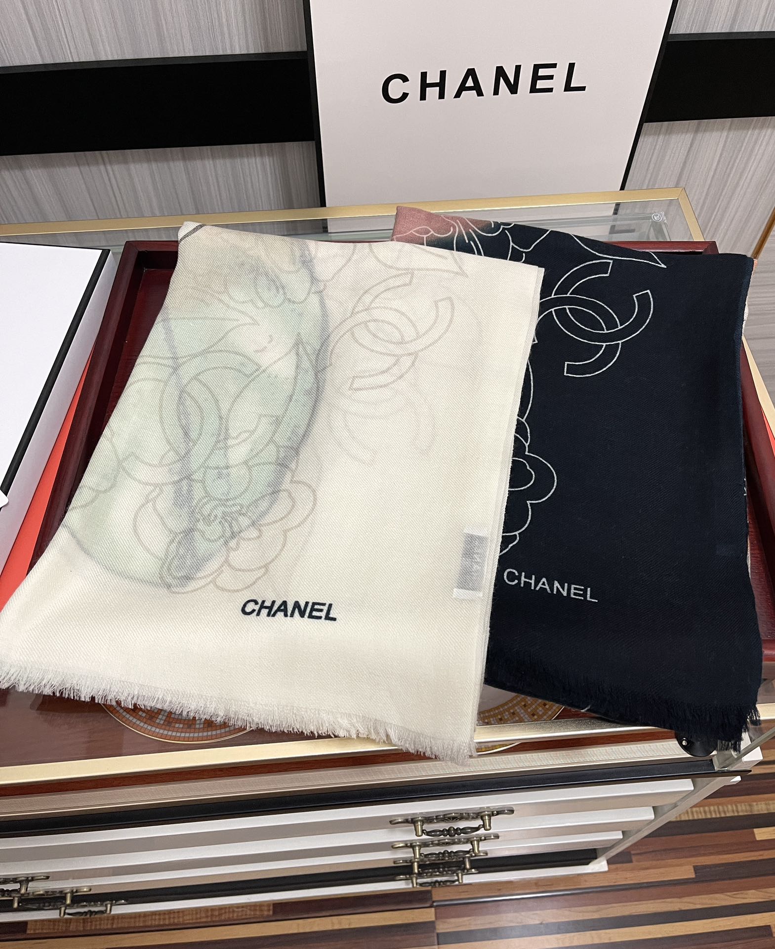 CHANEL香奈儿双面戒指绒长巾