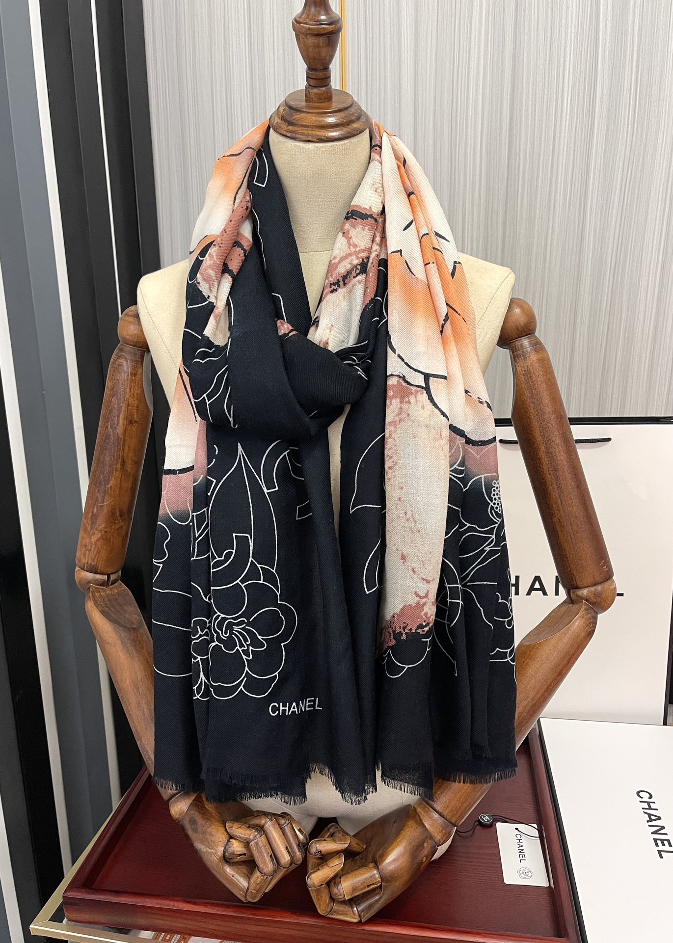 CHANEL香奈儿双面戒指绒长巾