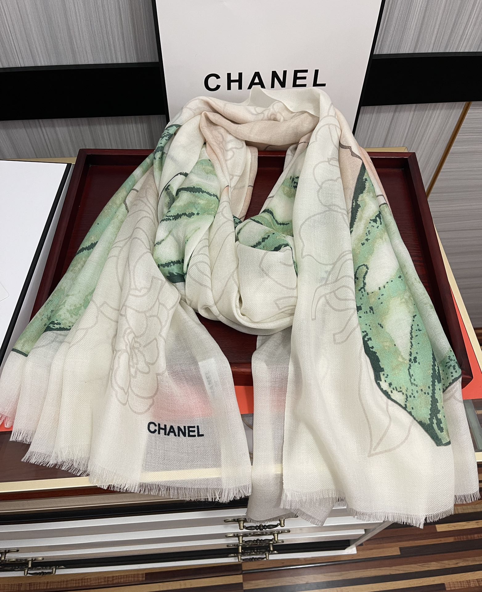 CHANEL香奈儿双面戒指绒长巾