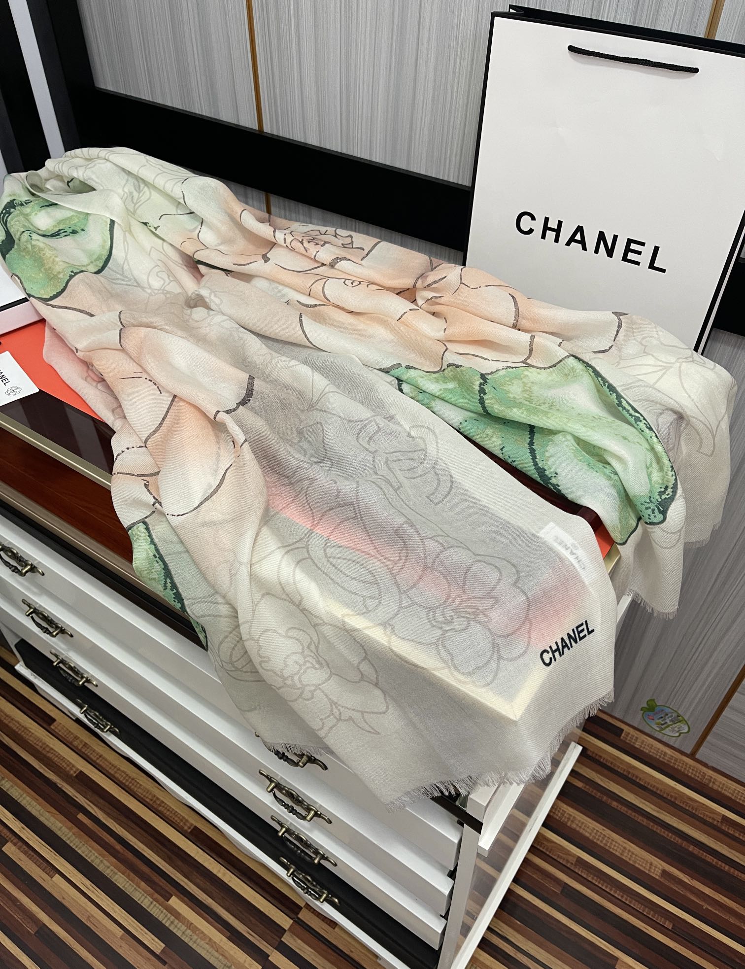 CHANEL香奈儿双面戒指绒长巾