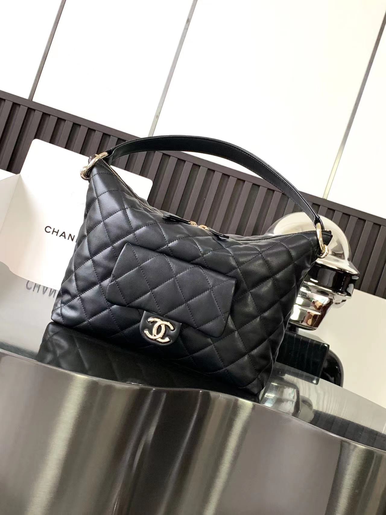 Chanel Fashion
 Crossbody & Shoulder Bags Calfskin Cowhide Underarm