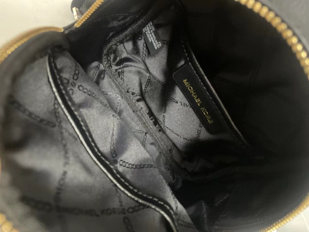 Michael Kors ～迷你全皮背包黑色，2023年新款