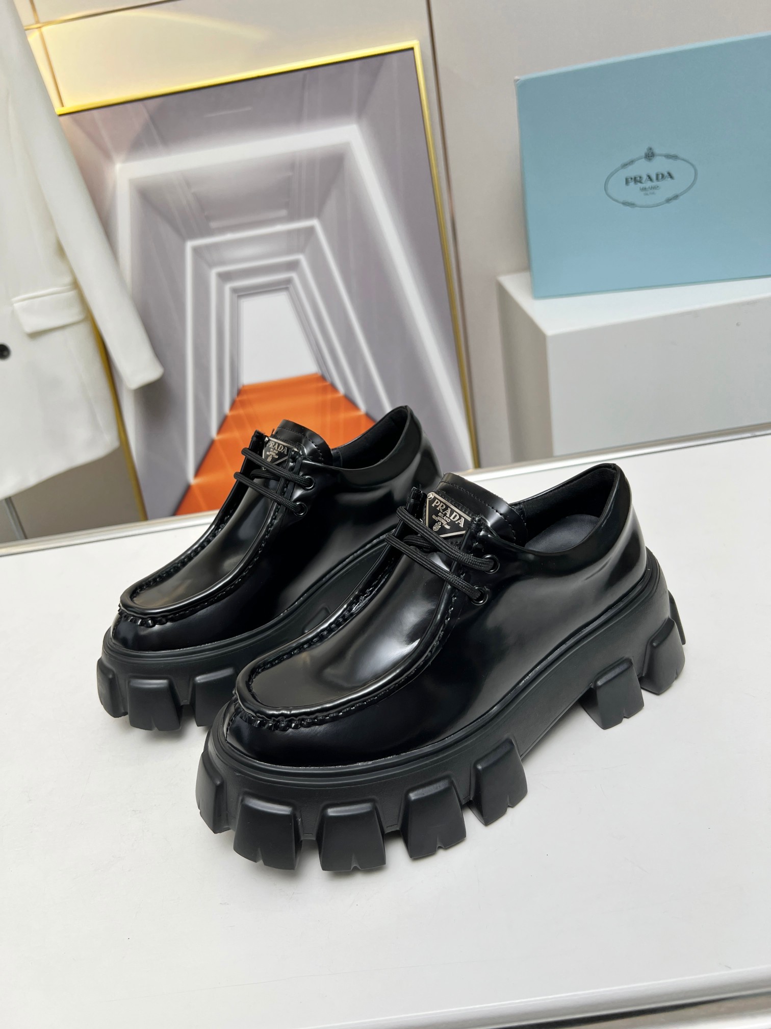 Prada 专柜款经典鞋履 2