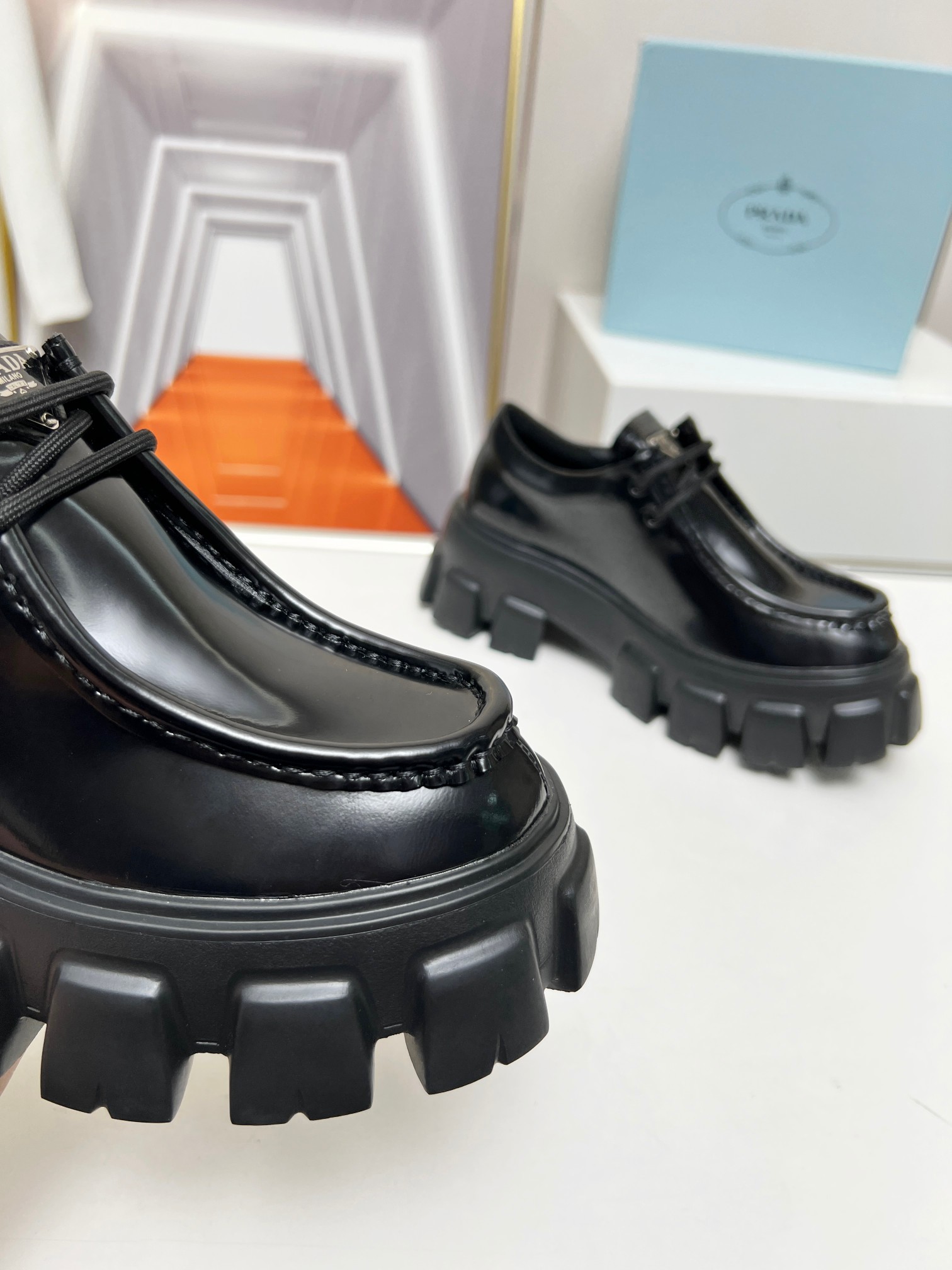 Prada 专柜款经典鞋履 3