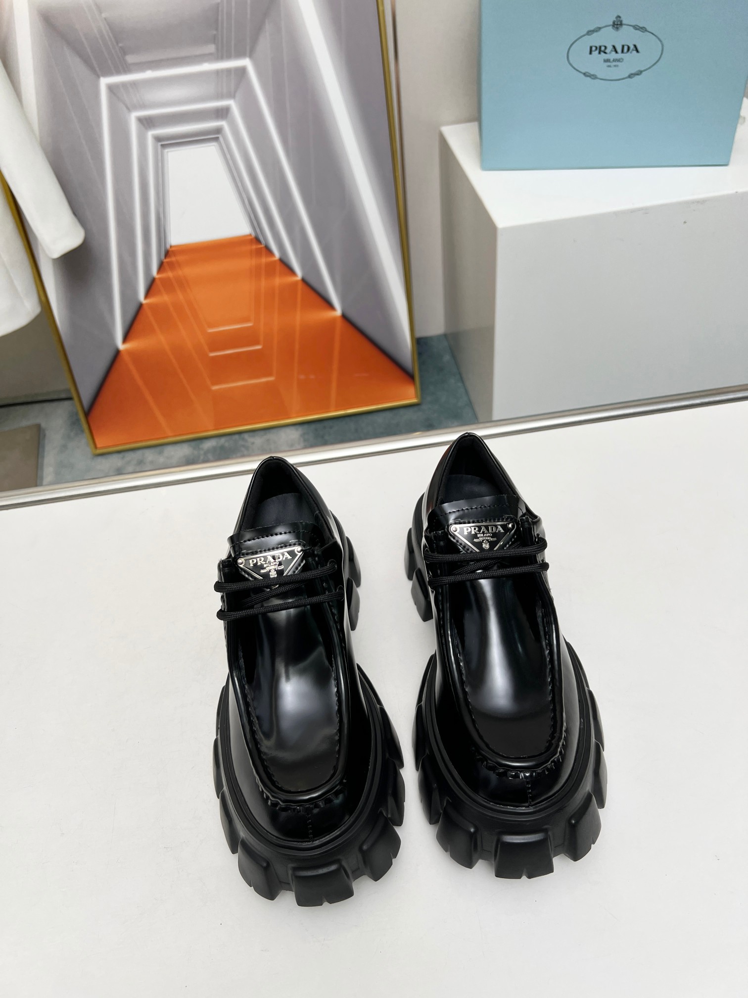 Prada 专柜款经典鞋履 4