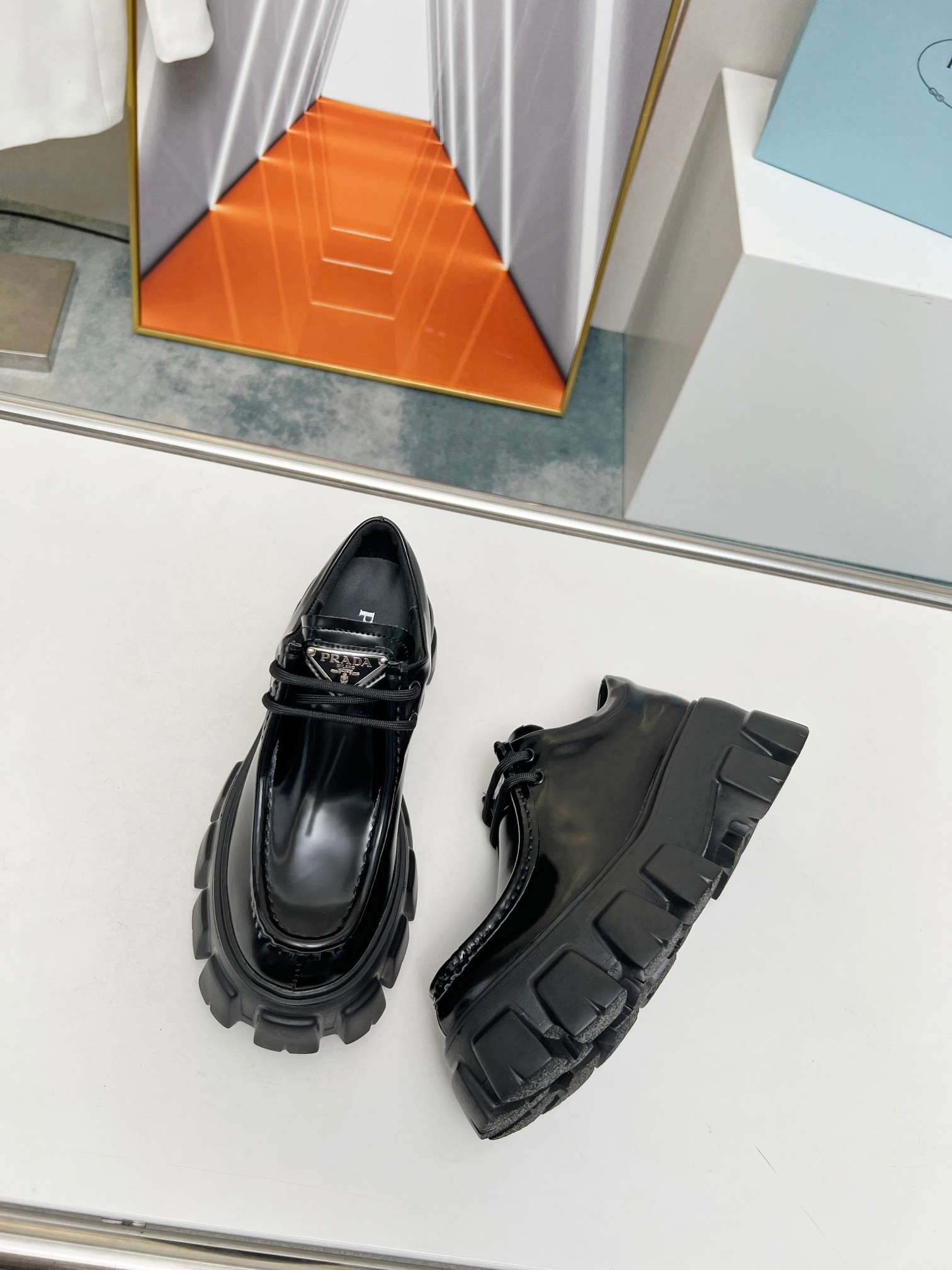 Prada 专柜款经典鞋履 5