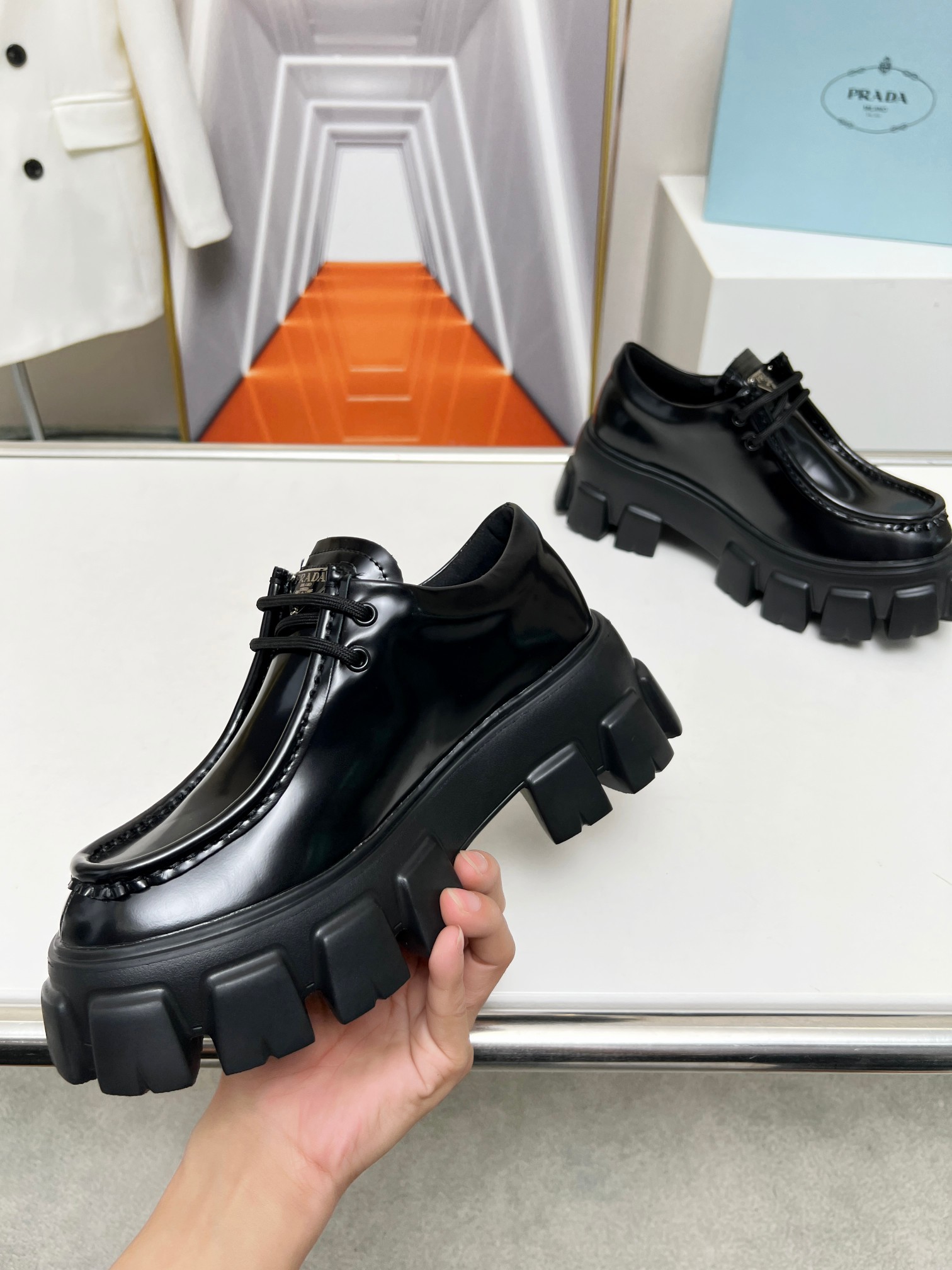 Prada 专柜款经典鞋履 7