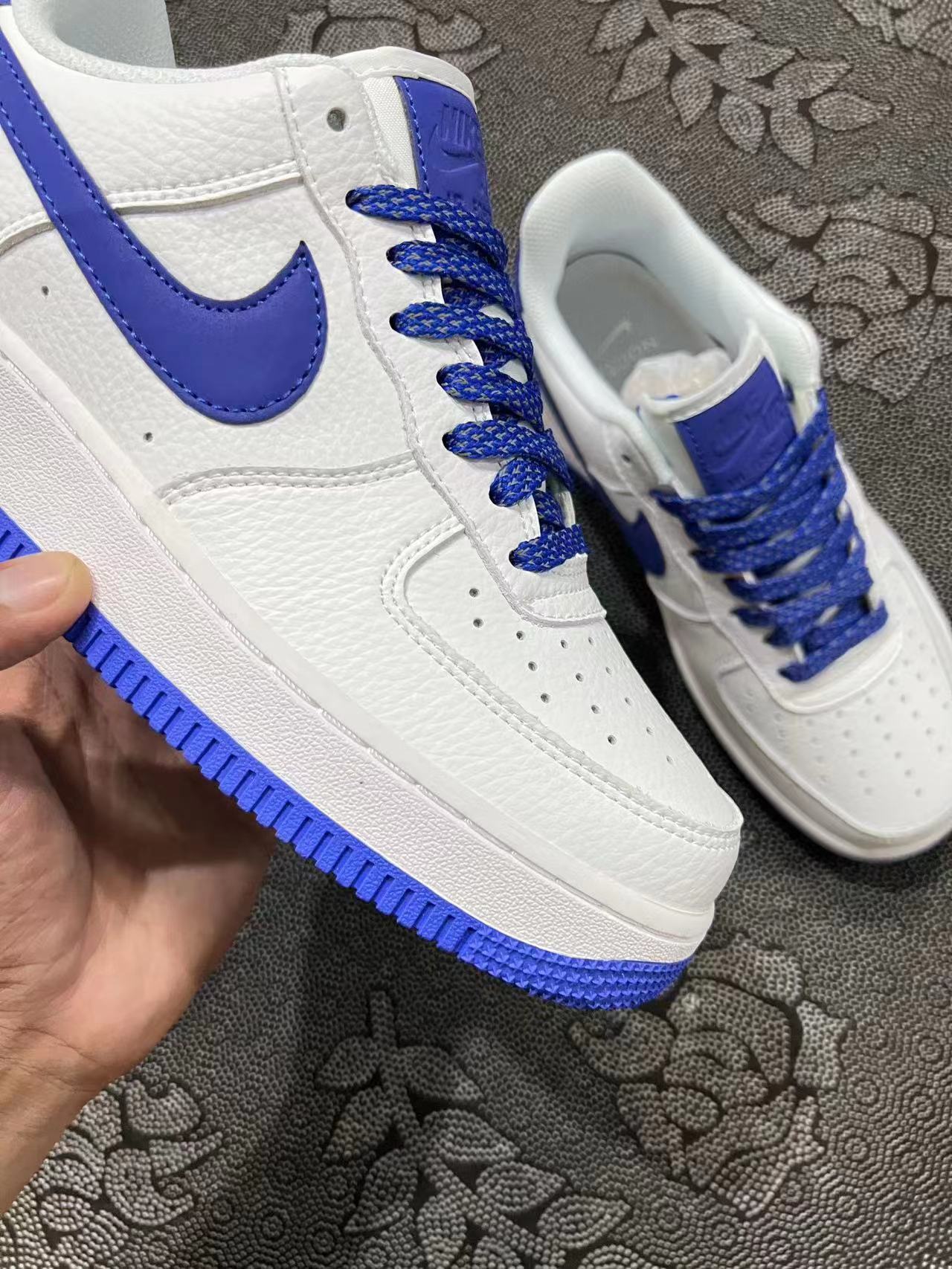 ? 正品定制 Af1 天空蓝 云端彼爱款 麂皮白蓝刻字配色?