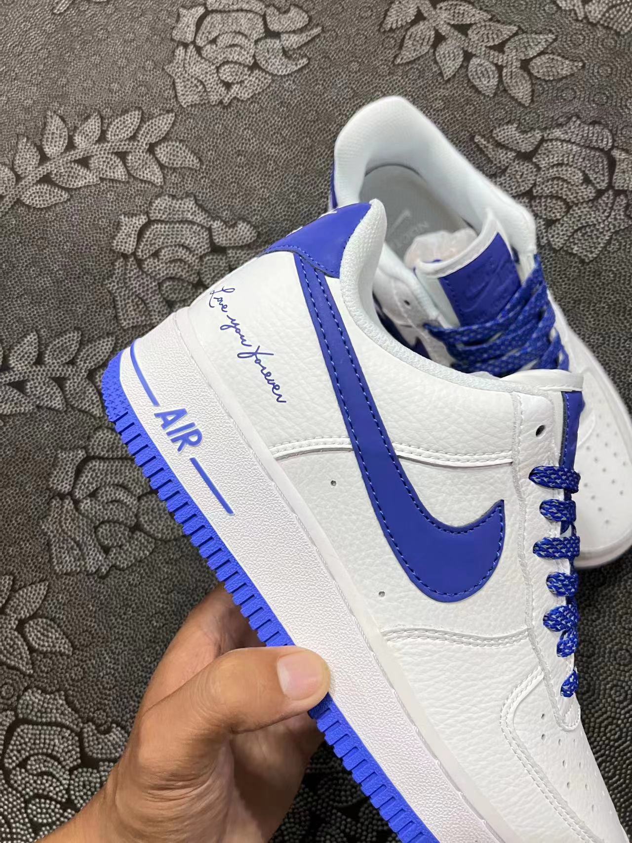 ? 正品定制 Af1 天空蓝 云端彼爱款 麂皮白蓝刻字配色?