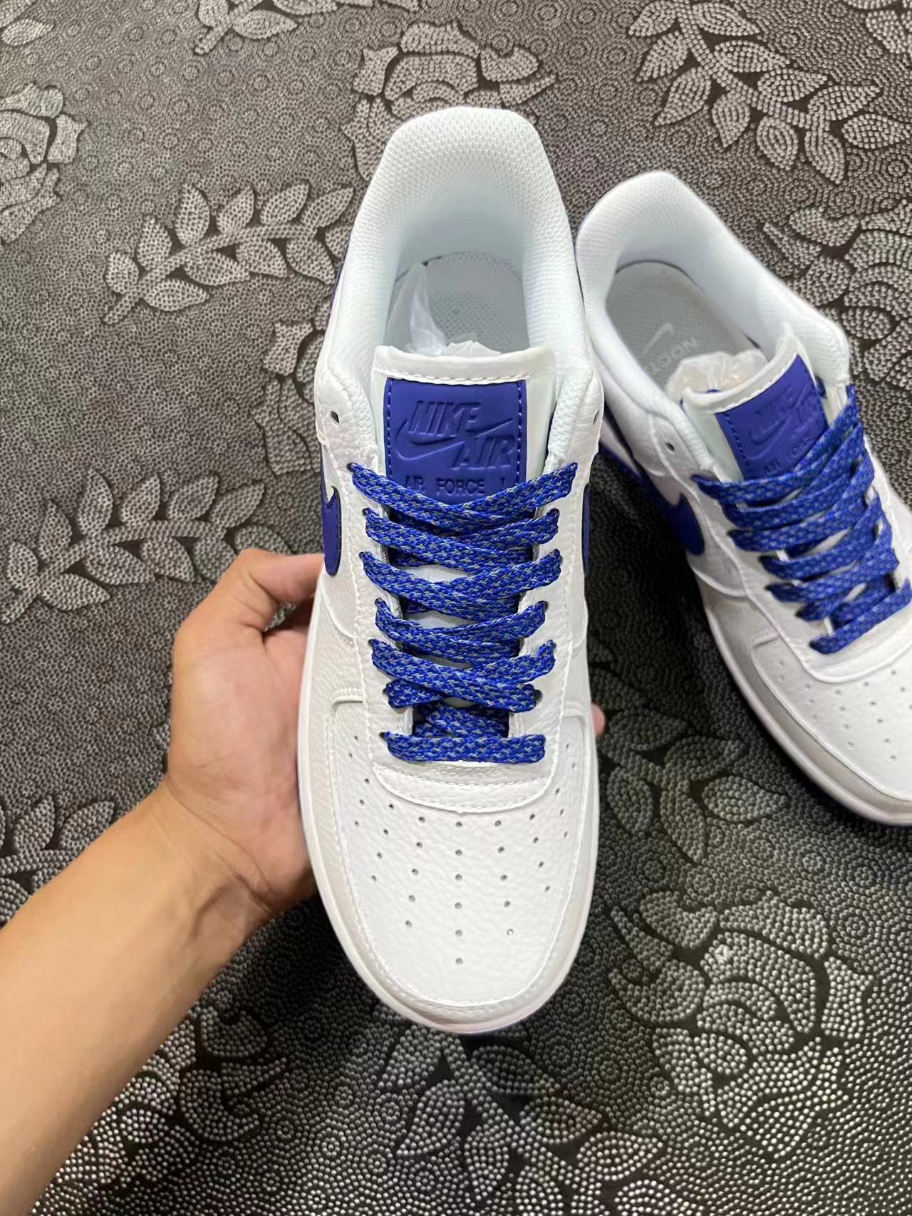 ? 正品定制 Af1 天空蓝 云端彼爱款 麂皮白蓝刻字配色?