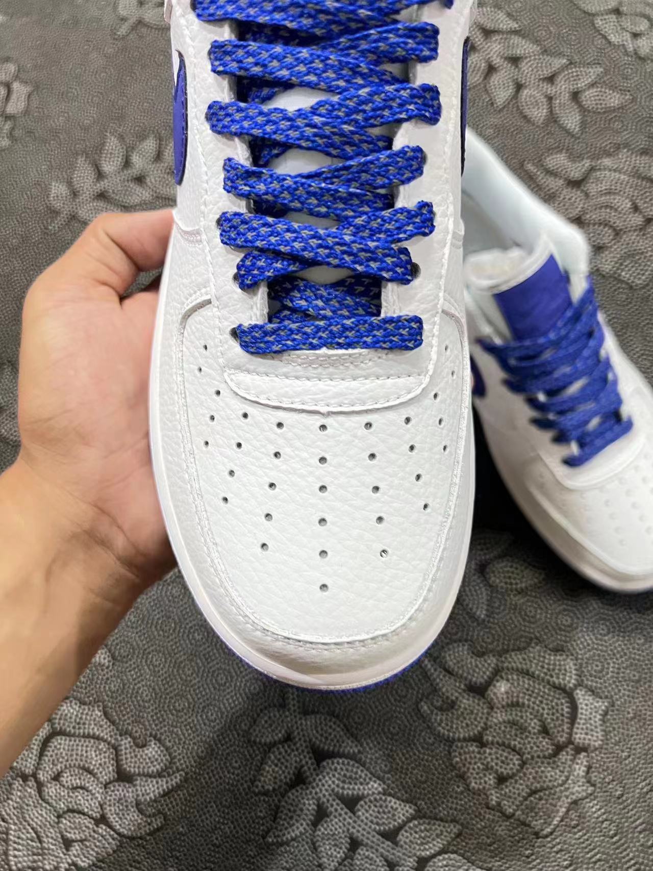 ? 正品定制 Af1 天空蓝 云端彼爱款 麂皮白蓝刻字配色?